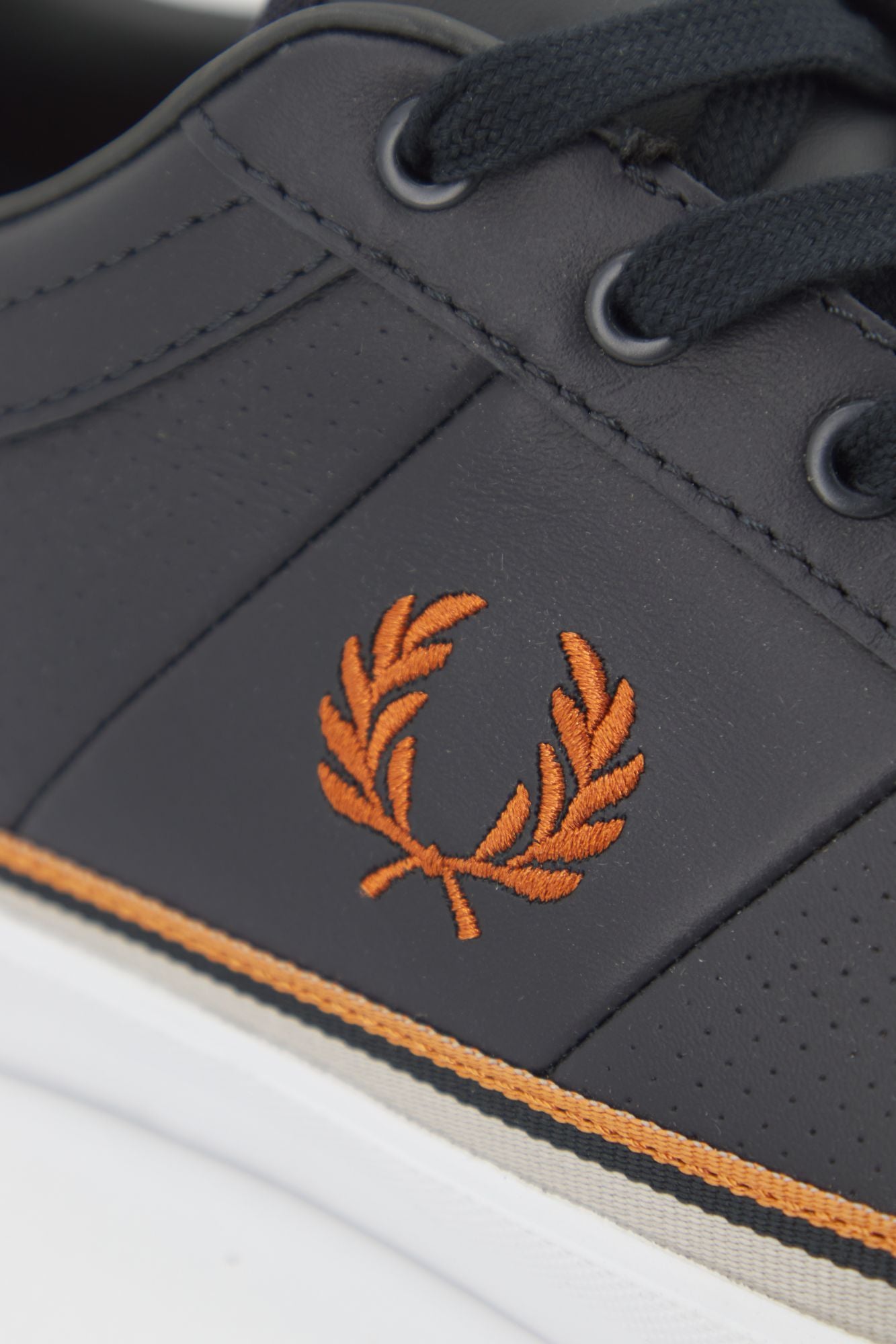 FRED PERRY BASELINE PERF LEATH en color AZUL (4)
