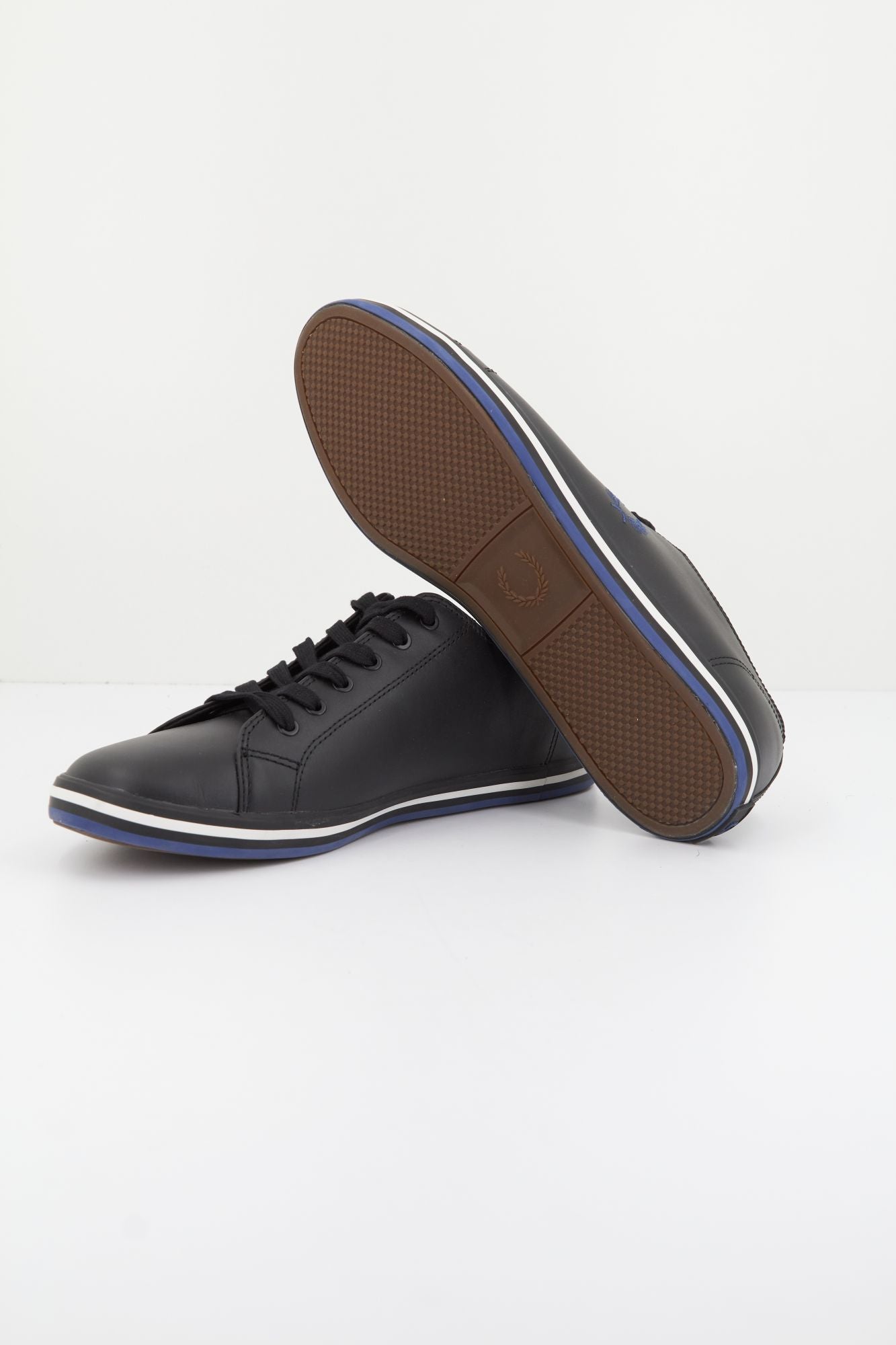 FRED PERRY KINGSTON LEATHER en color NEGRO (4)
