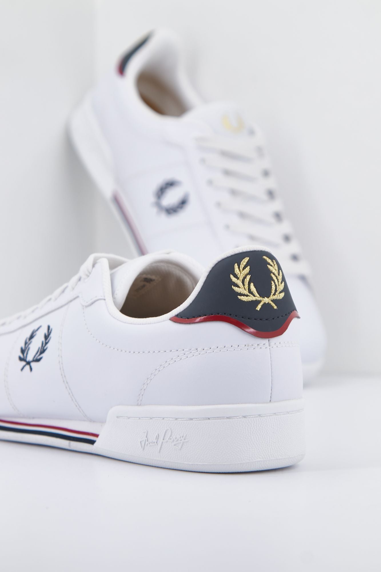 FRED PERRY B722 LEATHER en color BLANCO (4)