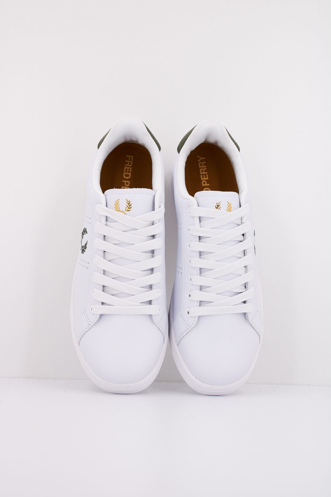 FRED PERRY B721 LEATHER en color BLANCO (3)