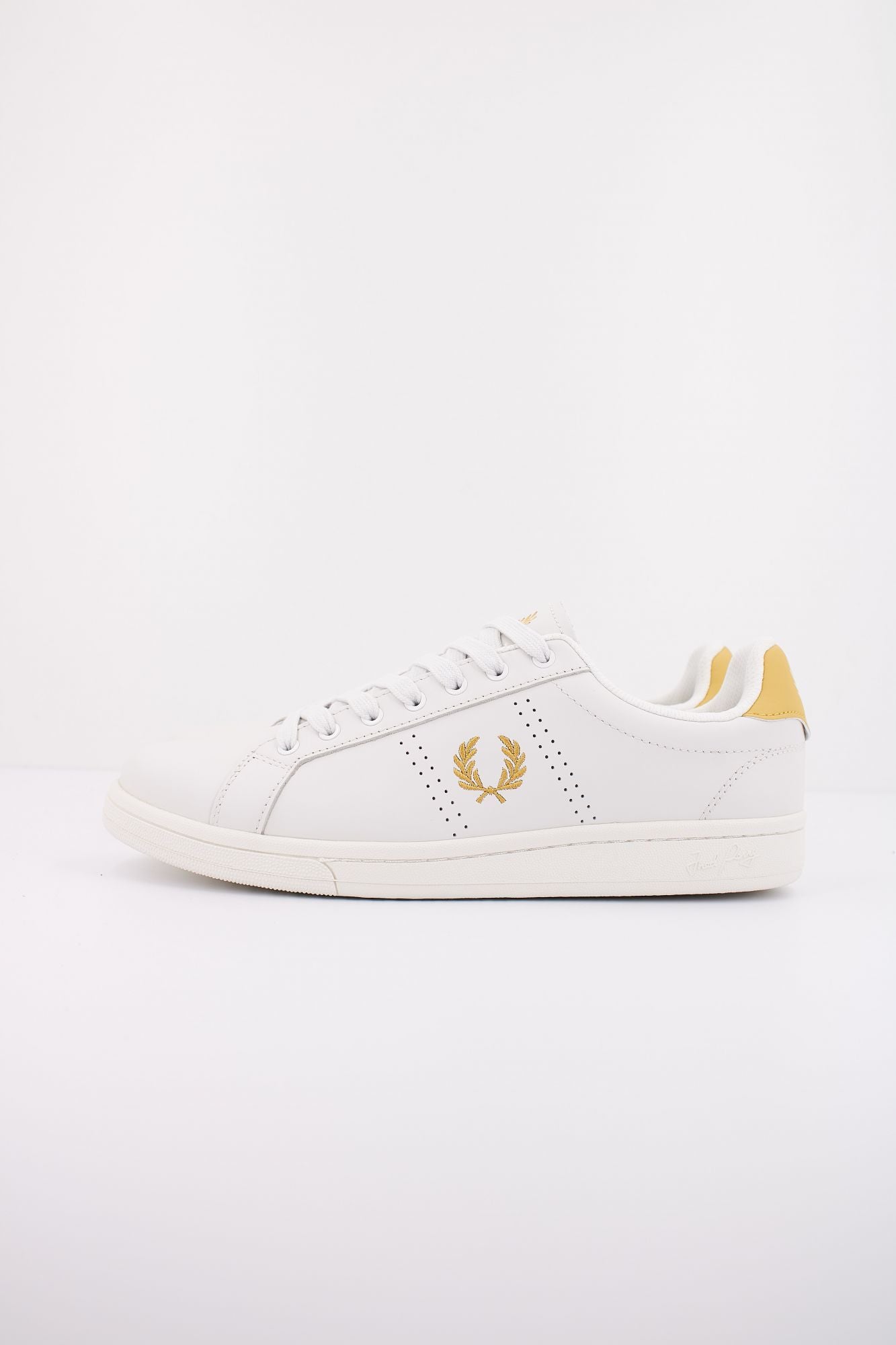 FRED PERRY B721 LEATHER en color BLANCO (1)
