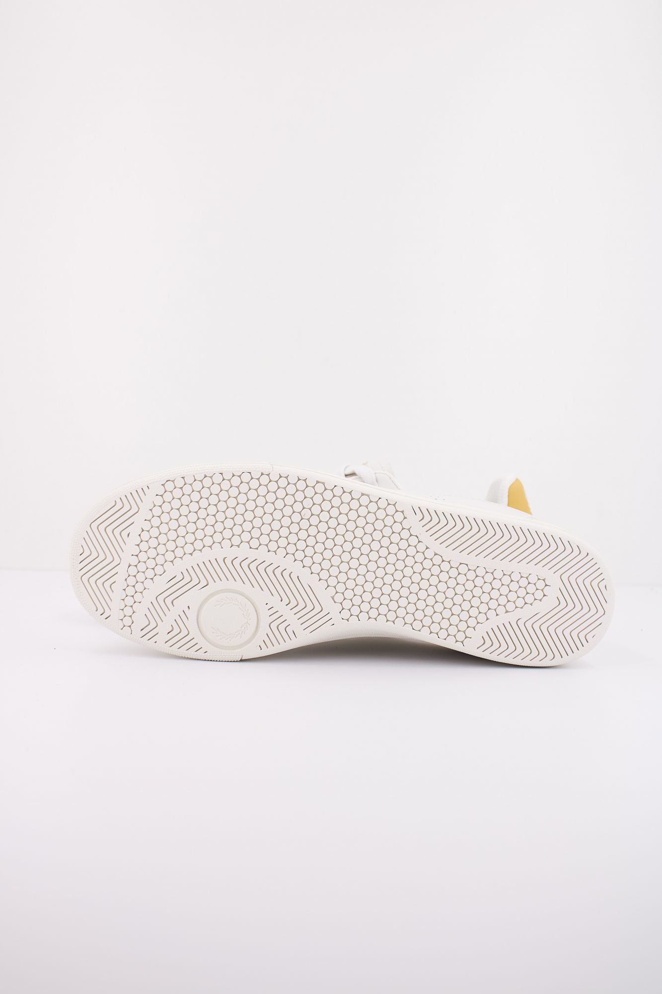 FRED PERRY B721 LEATHER en color BLANCO (5)