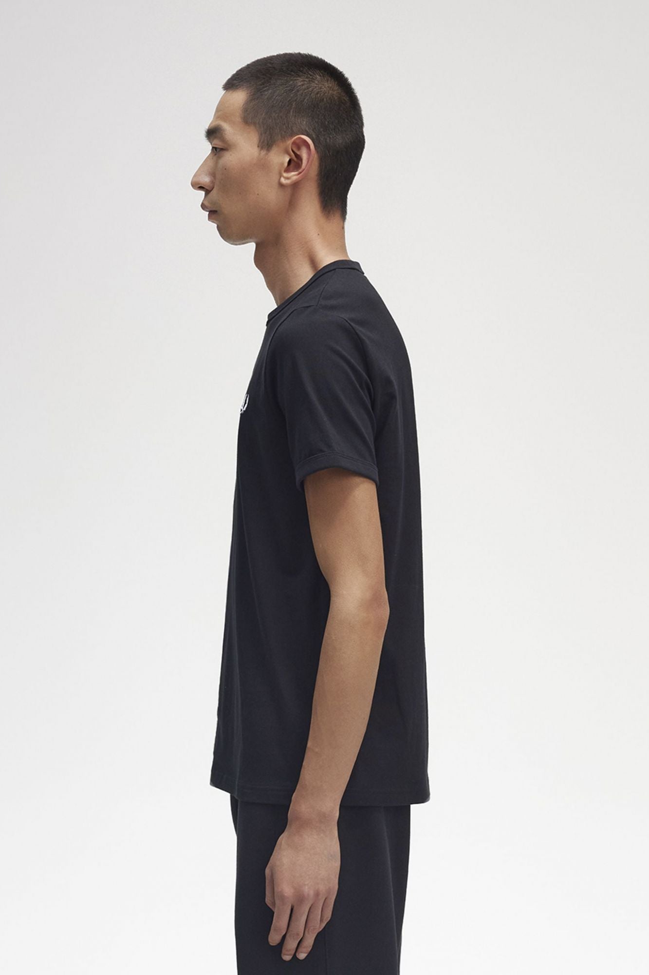 FRED PERRY RINGER T-SHIRT en color NEGRO (4)