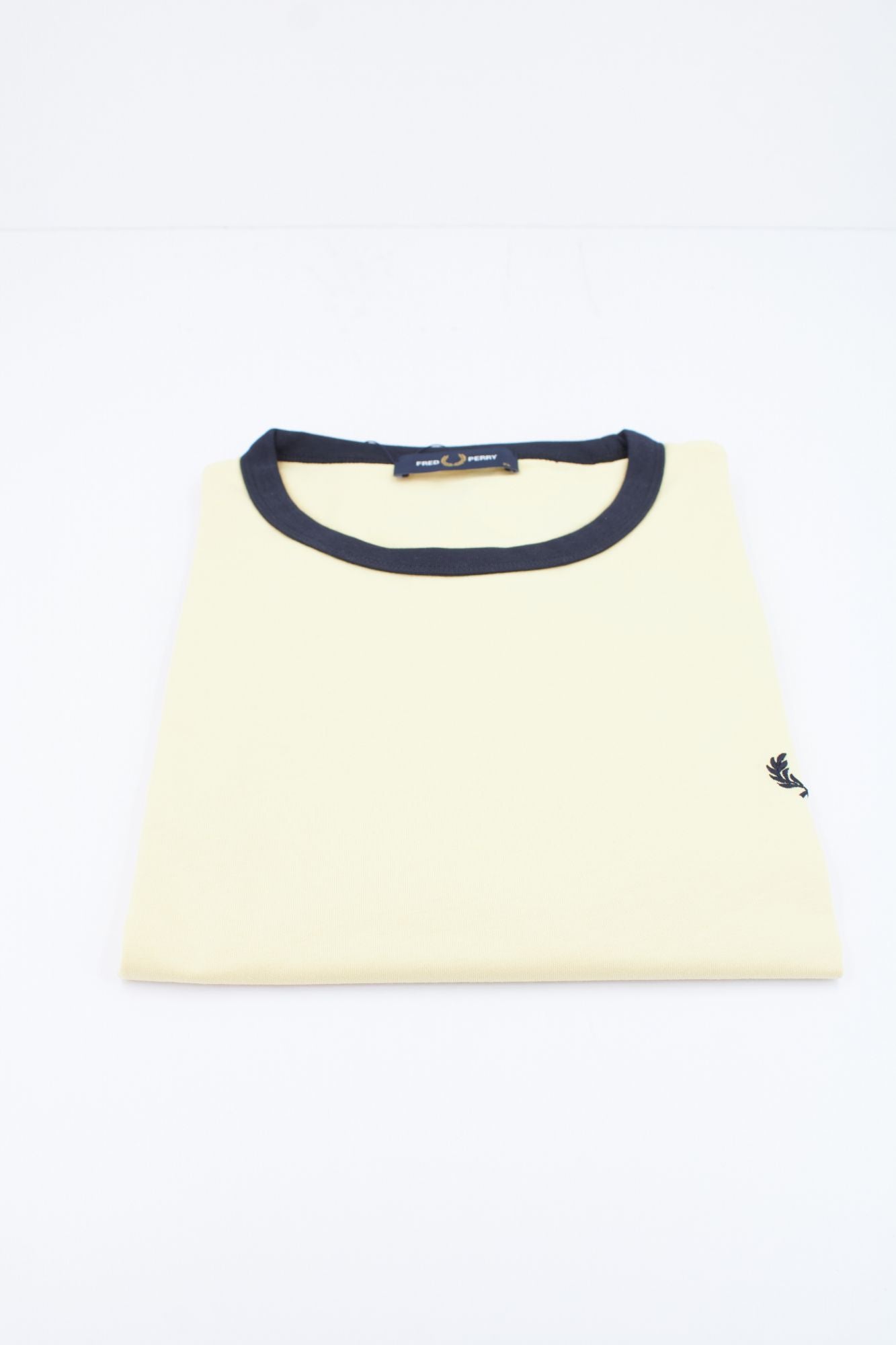 FRED PERRY RINGER T-SHIRT en color AMARILLO (1)