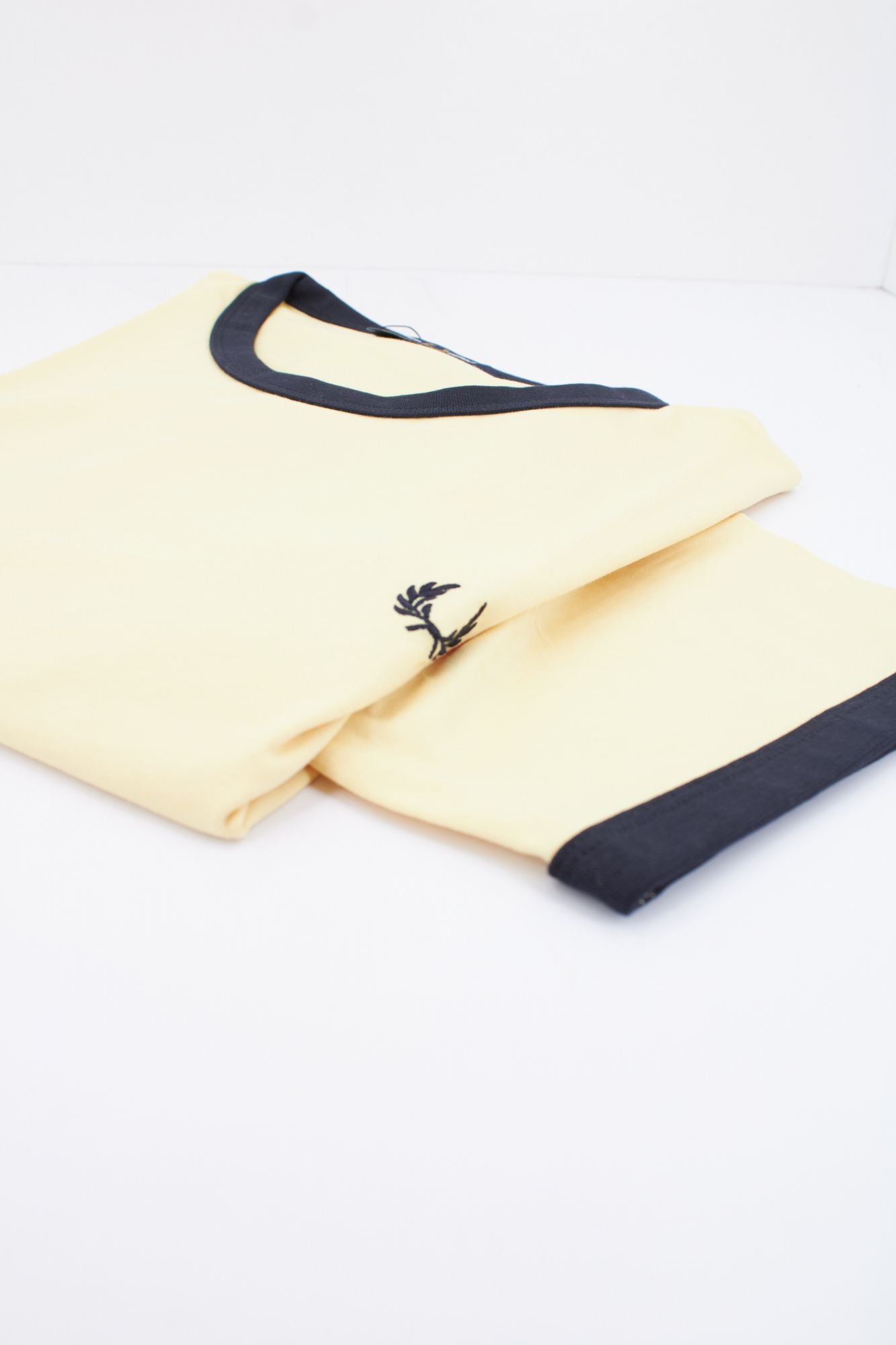 FRED PERRY RINGER T-SHIRT en color AMARILLO (4)