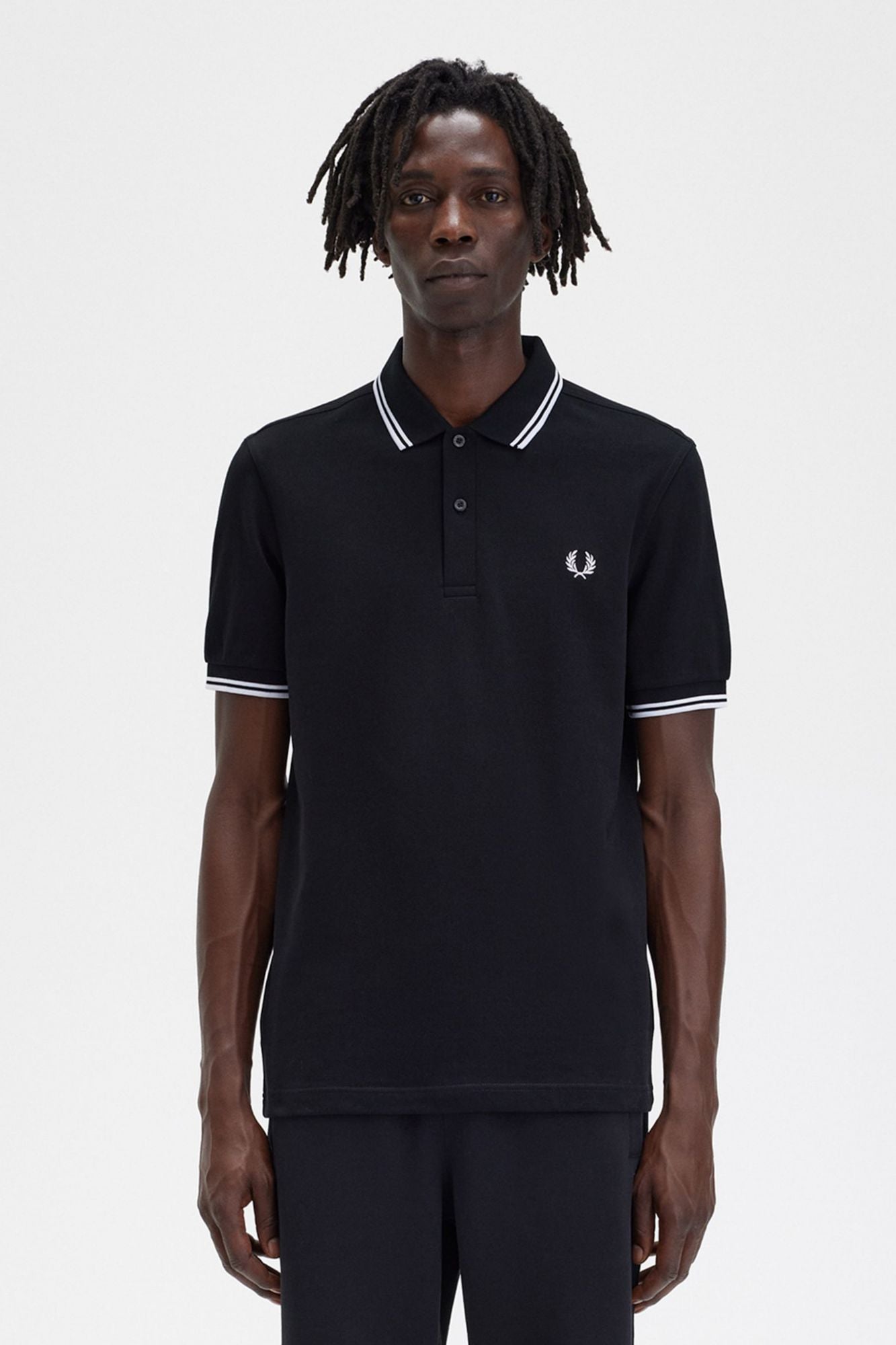 FRED PERRY TWIN TIPPED en color NEGRO (1)