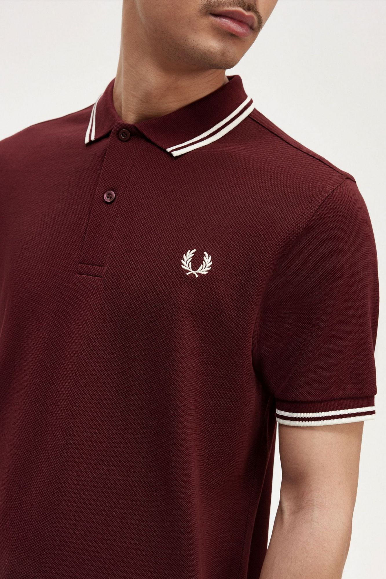 FRED PERRY TWIN TIPPED en color BURDEOS (4)