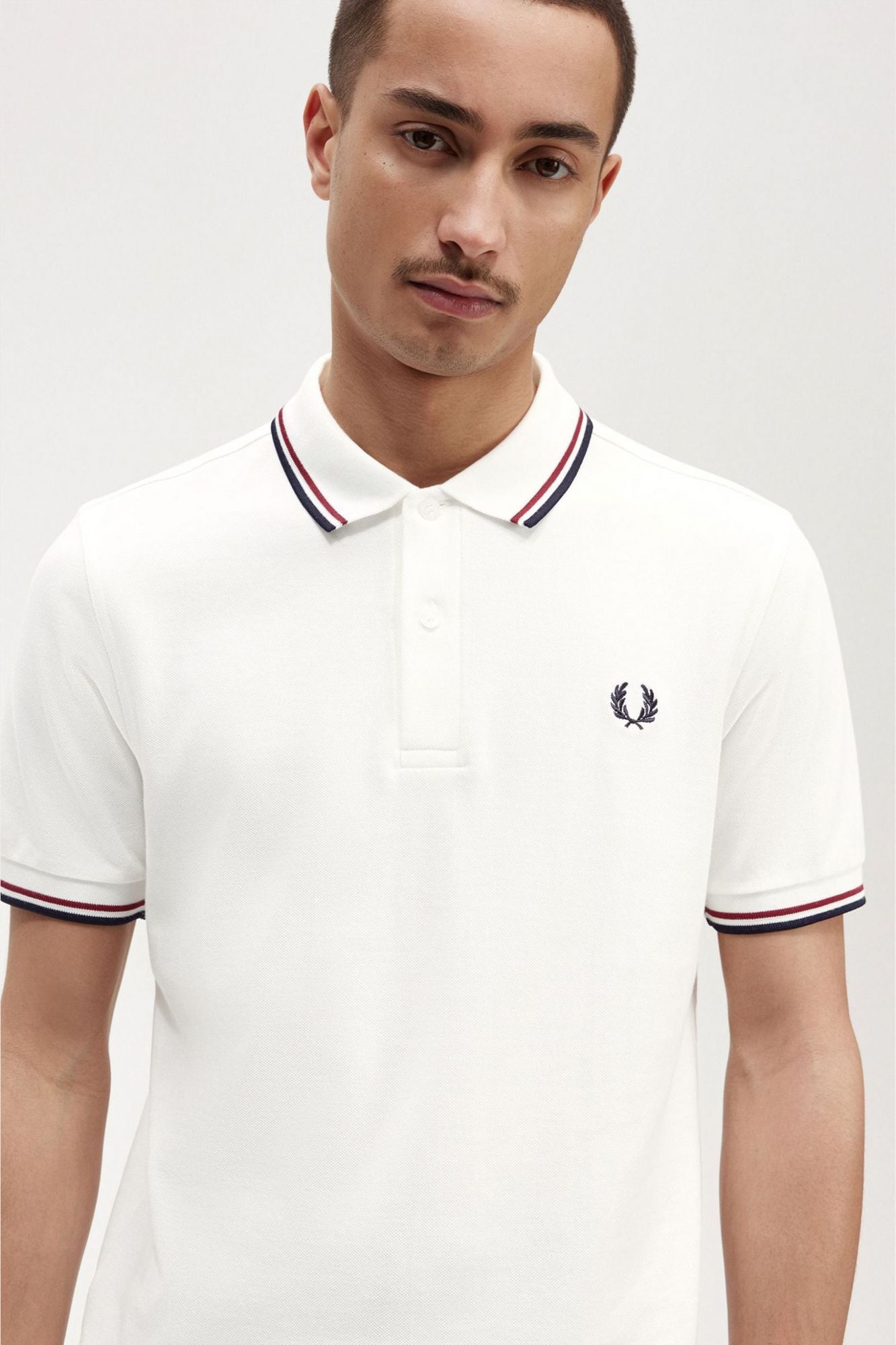 FRED PERRY TWIN TIPPED FRED PERRY SHIR en color BLANCO (3)