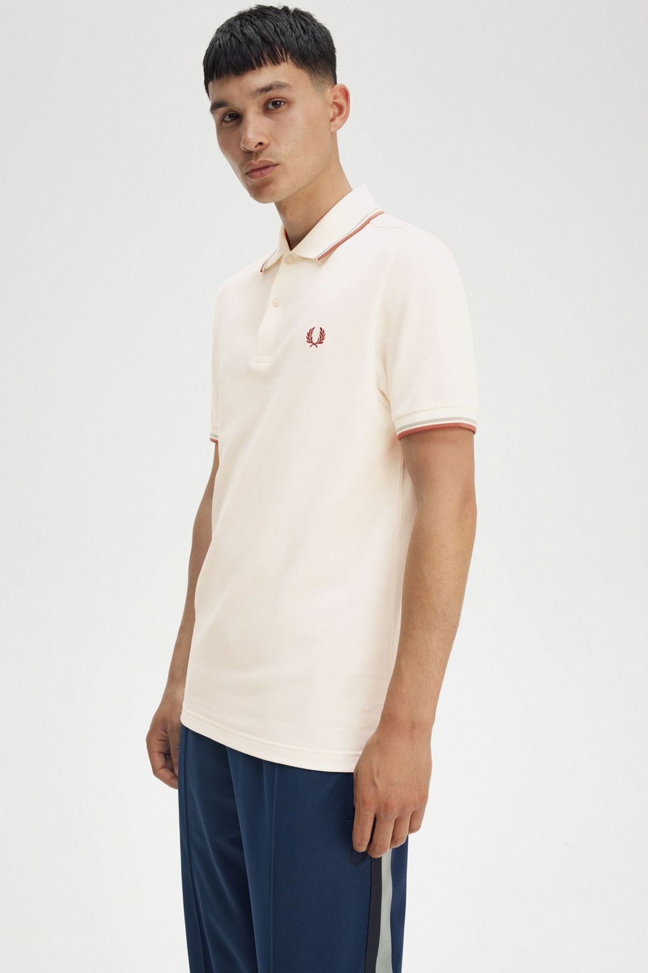 FRED PERRY TWIN TIPPED FRED PERRY SHIR en color BEIS (4)
