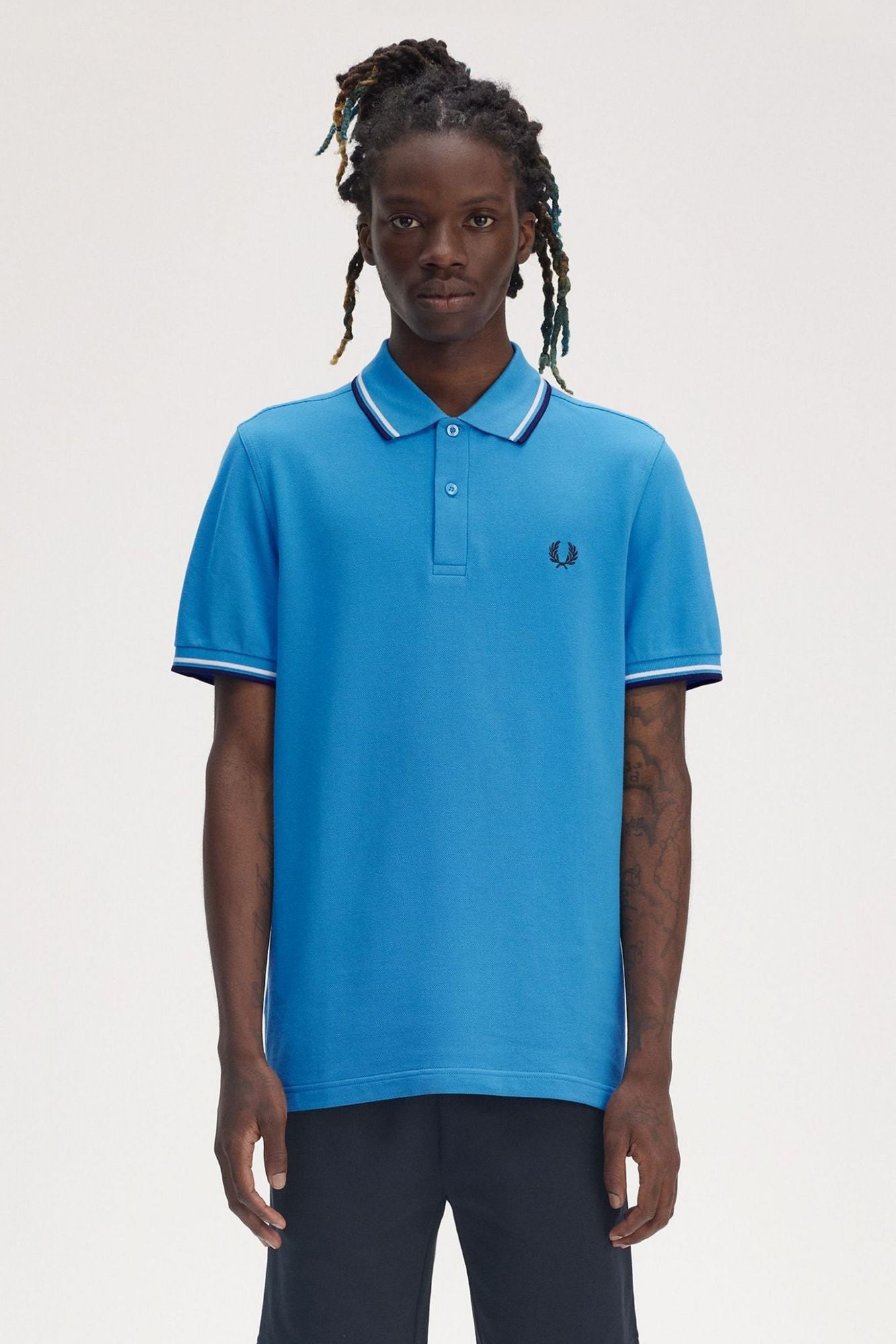 FRED PERRY TWIN TIPPED FRED PERRY SHIR en color AZUL (1)
