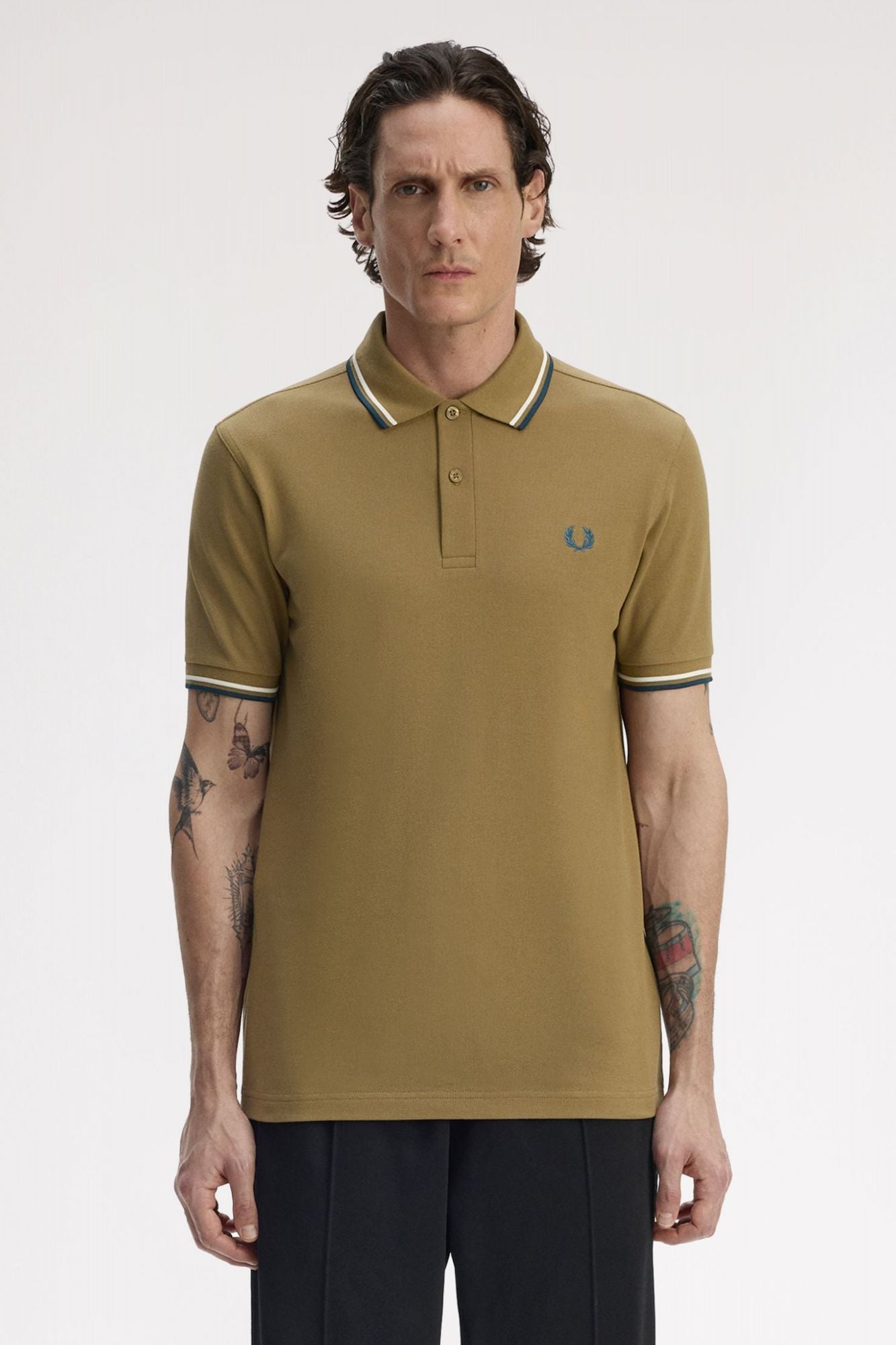 FRED PERRY TWIN TIPPED en color MARRON (1)
