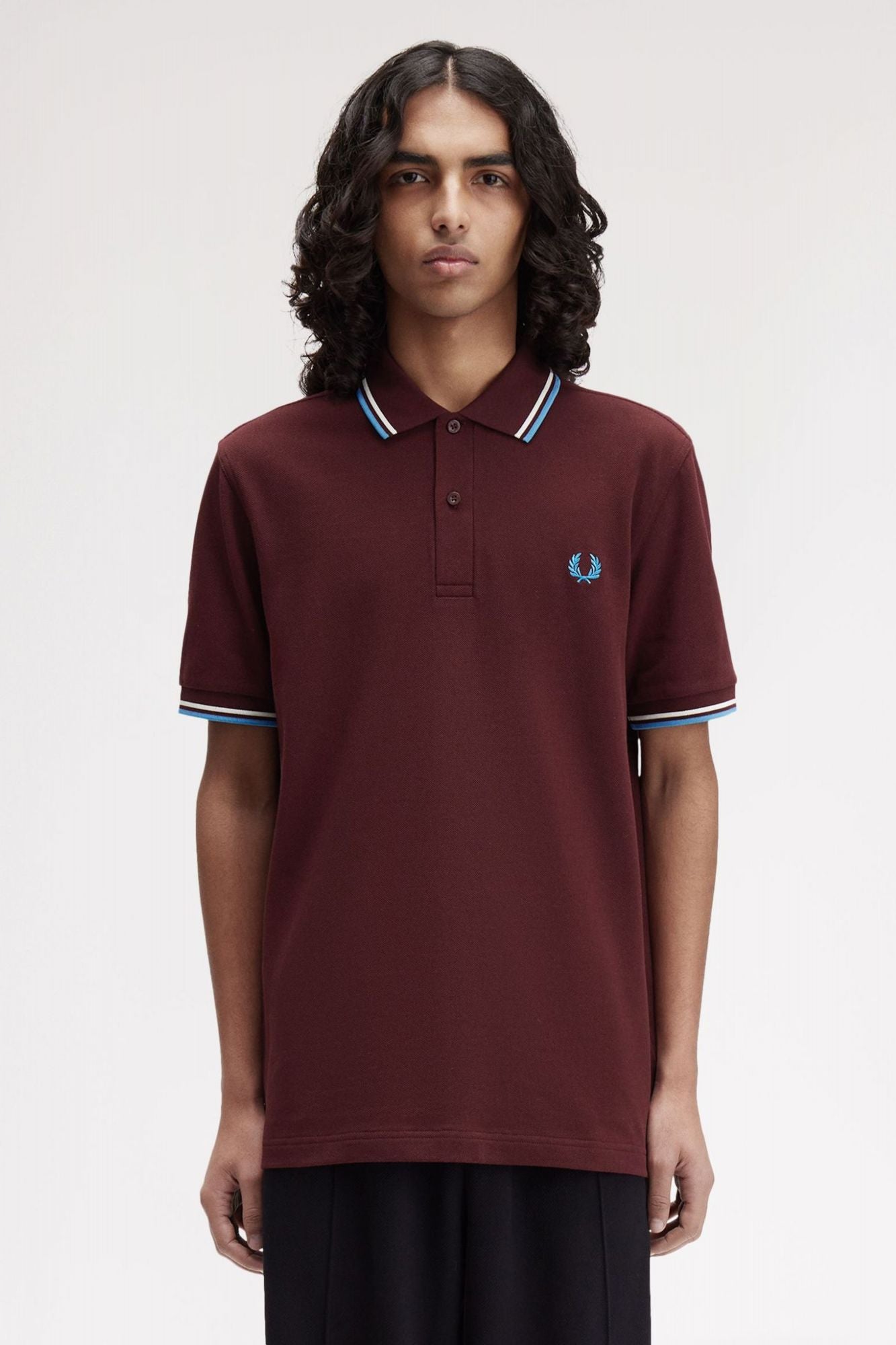 FRED PERRY TWIN TIPPED FRED PERRY SHIR en color BURDEOS (1)