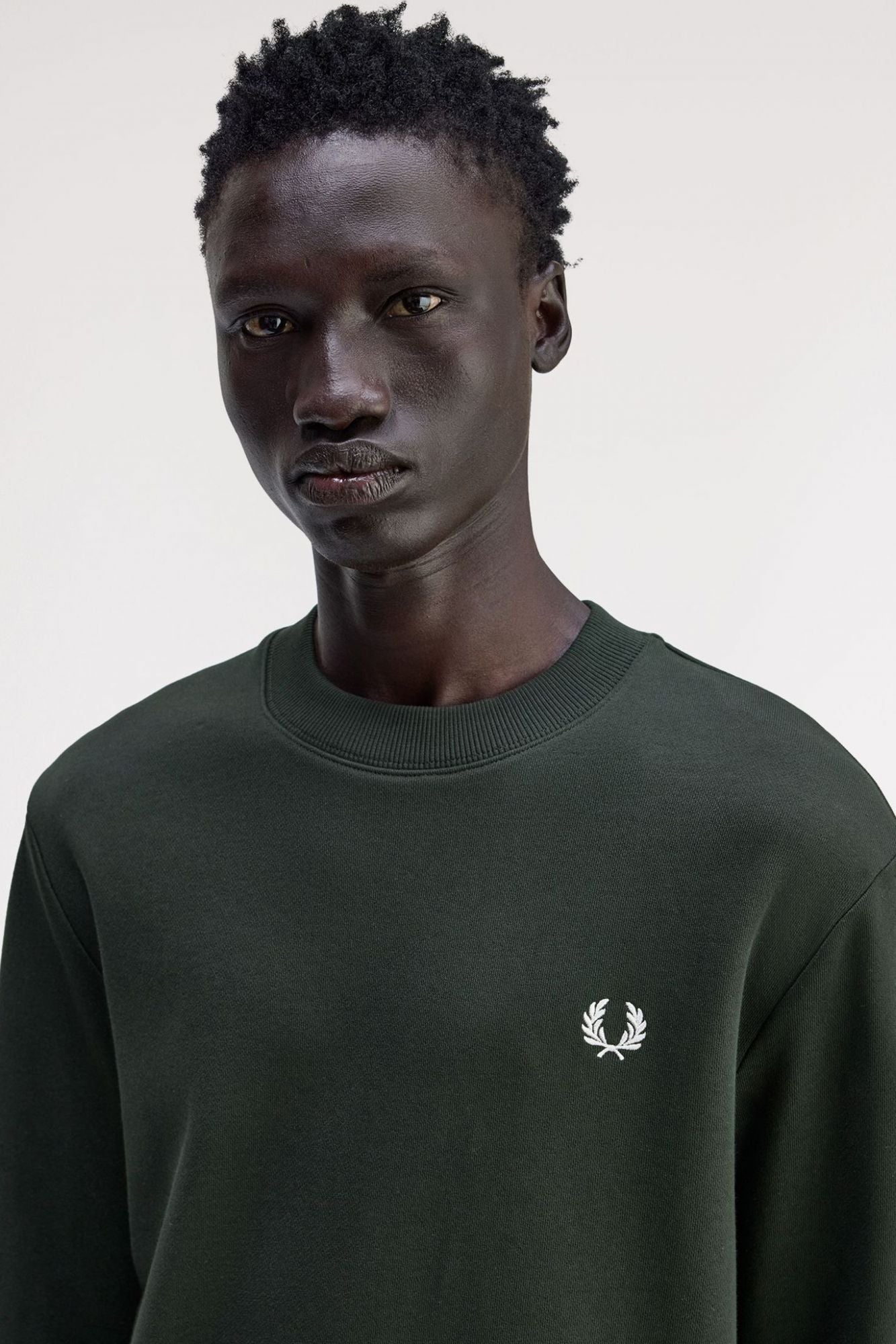 FRED PERRY NECK SWEATSHIRT en color VERDE (3)