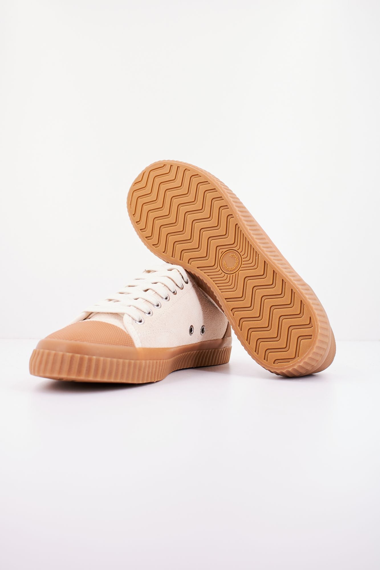 FRED PERRY HUGHES LOW TEXT SUE en color MARRON (4)