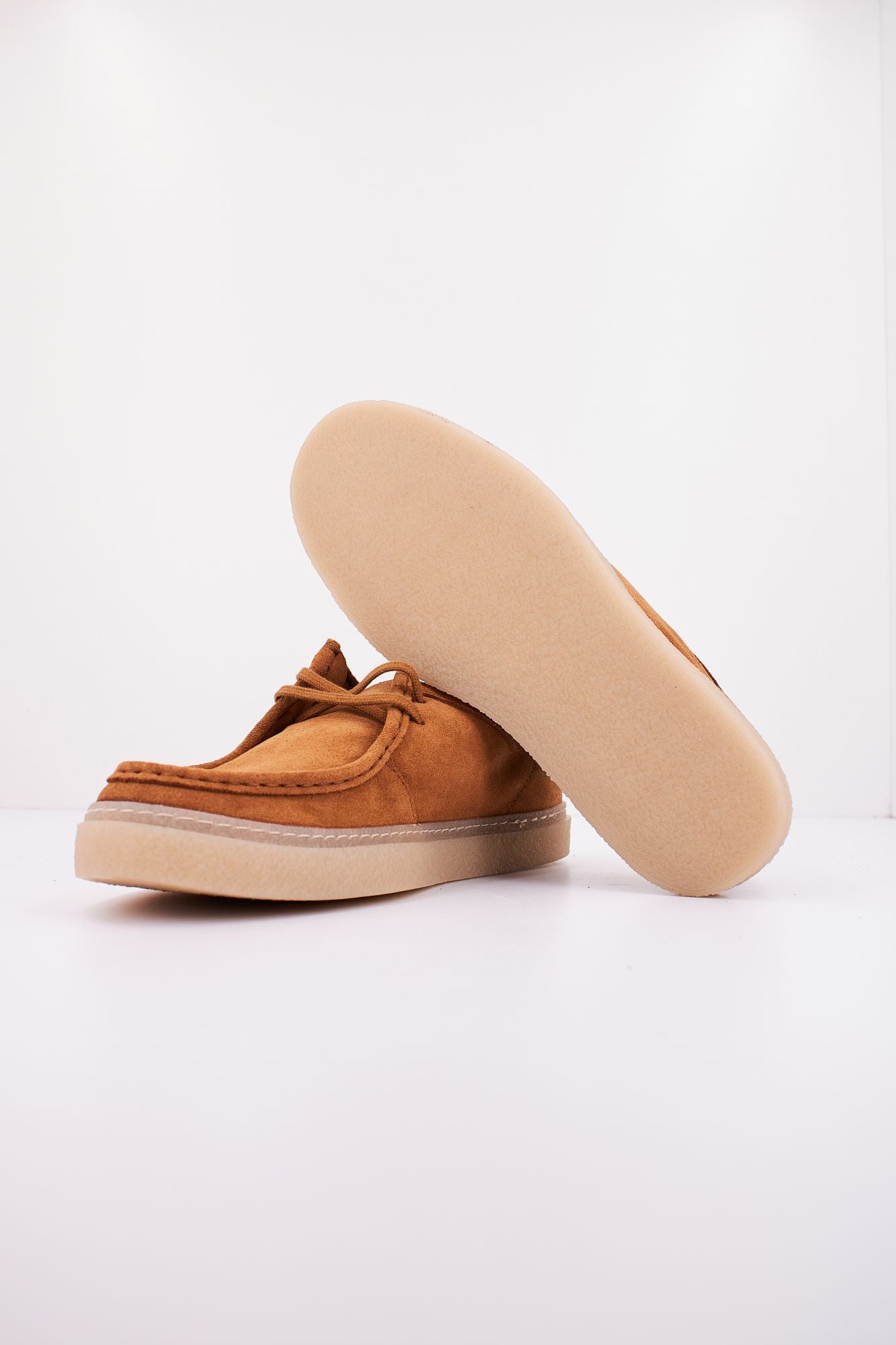 FRED PERRY DAWSON LOW SUEDE en color MARRON CLARO (4)