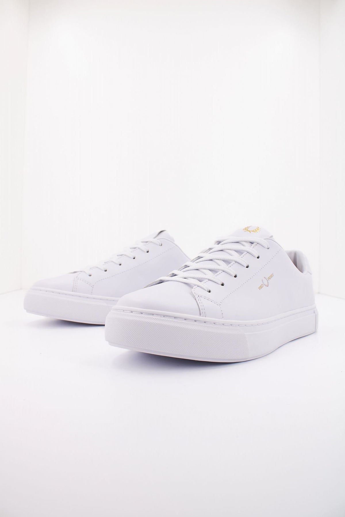 FRED PERRY B71 LEATHER B5310 en color BLANCO (2)