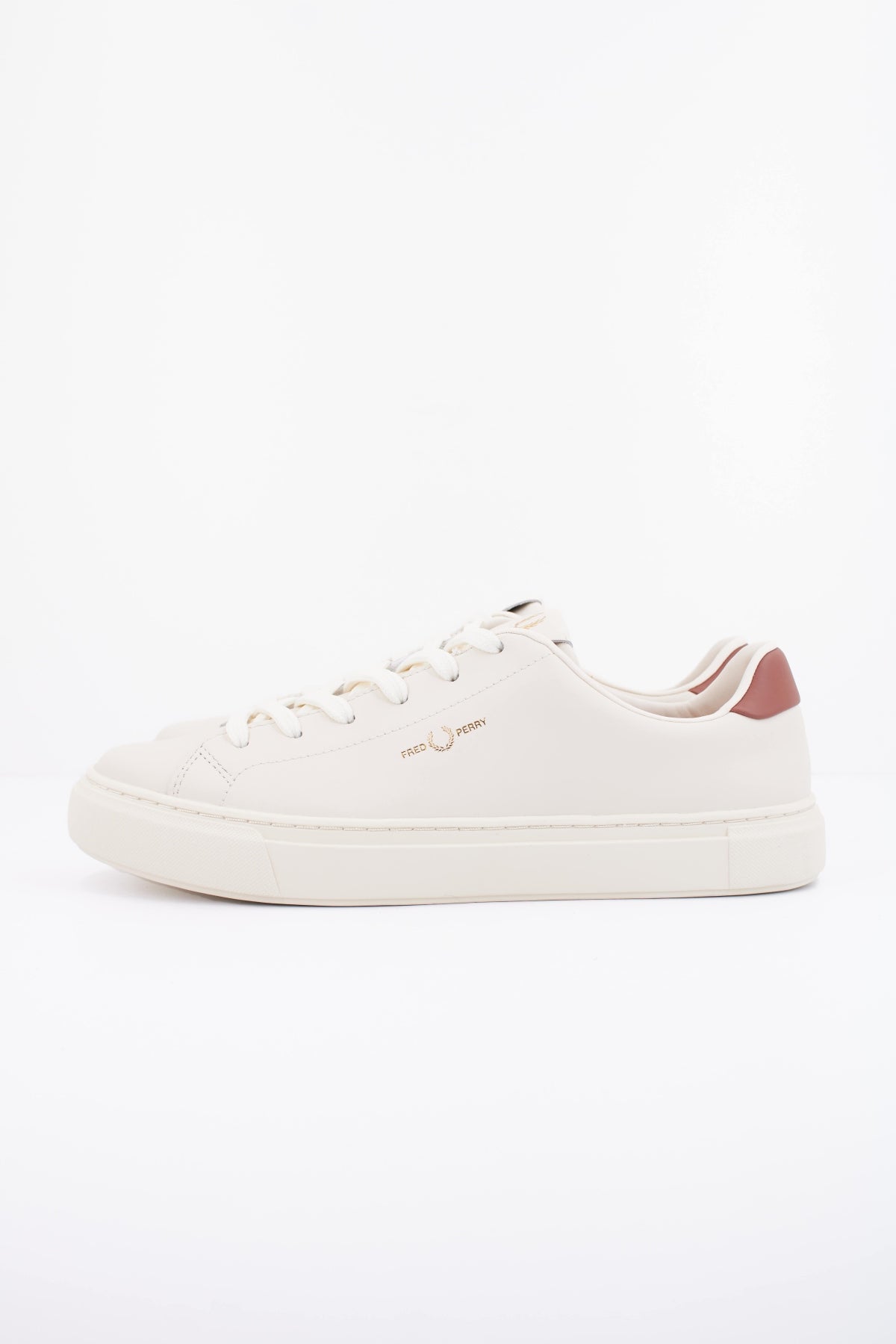 FRED PERRY B71 LEATHER B5310 en color BEIS (1)