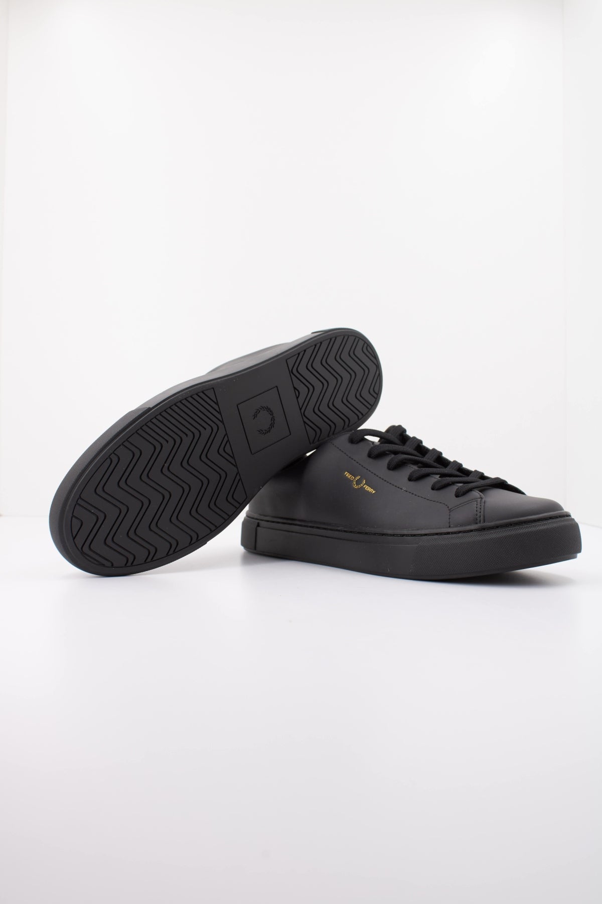 FRED PERRY B71 LEATHER en color NEGRO (5)