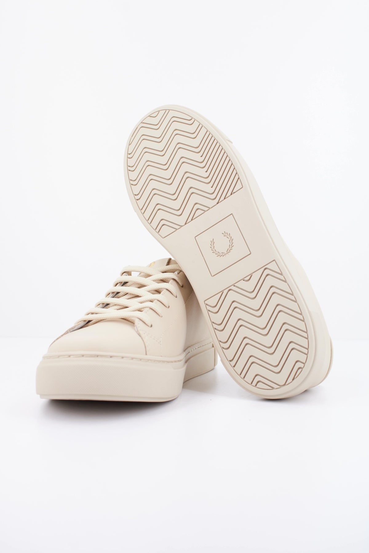 FRED PERRY B71 LEATHER en color MARRON CLARO (5)
