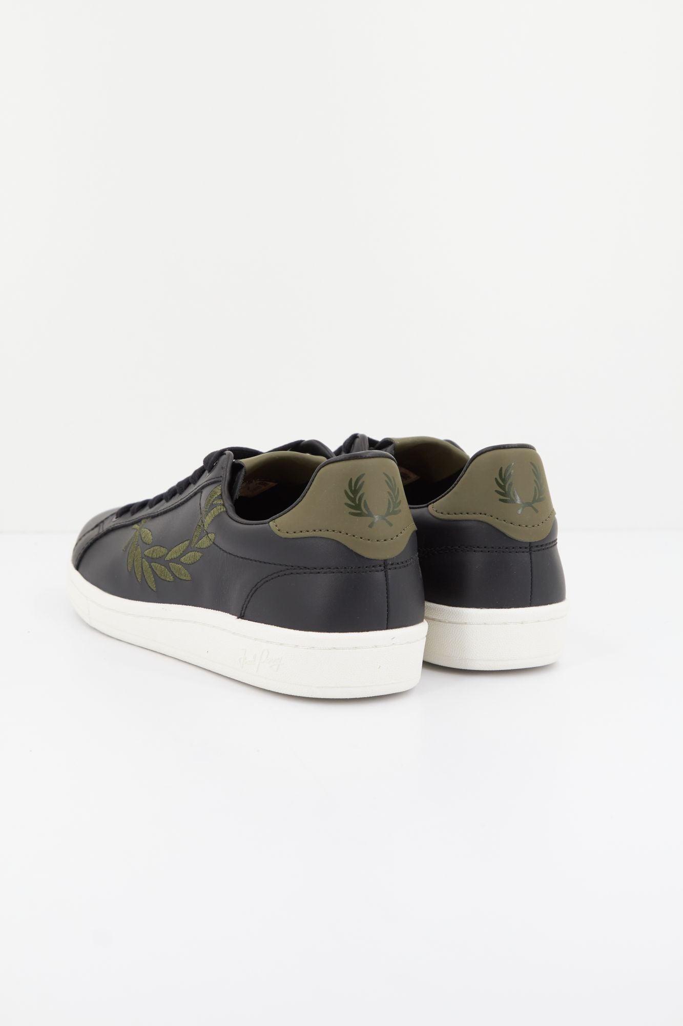 FRED PERRY LEATHER/BRANDED en color NEGRO (3)