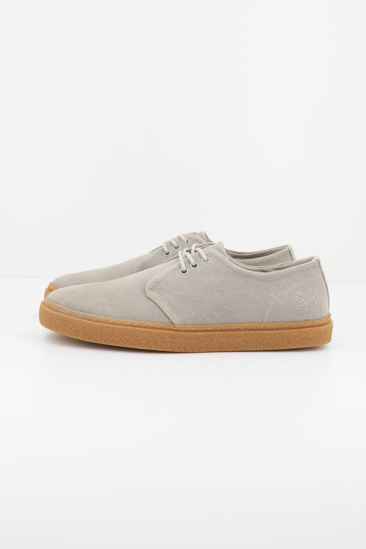 FRED PERRY LINDEN CANVAS B5382 en color GRIS (1)