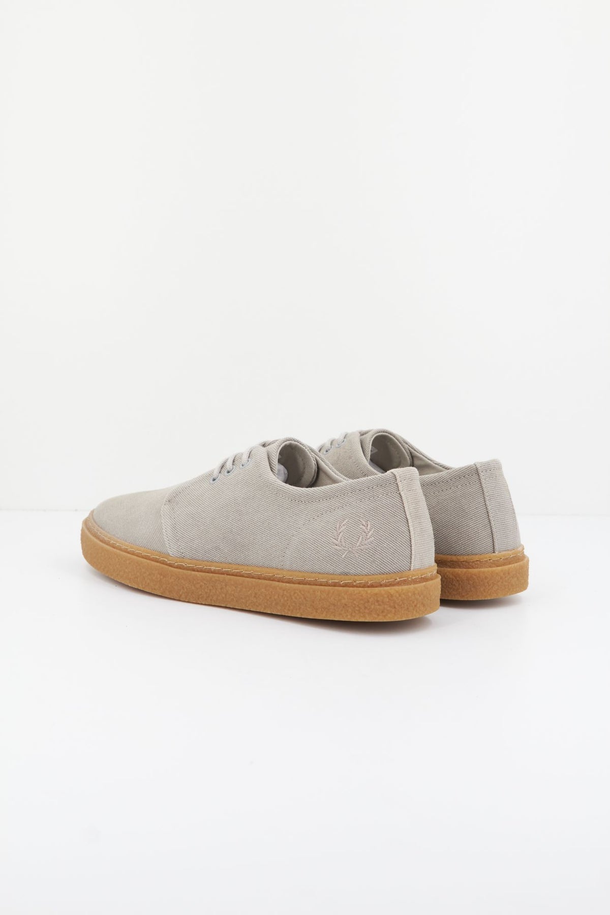 FRED PERRY LINDEN CANVAS B5382 en color GRIS (3)