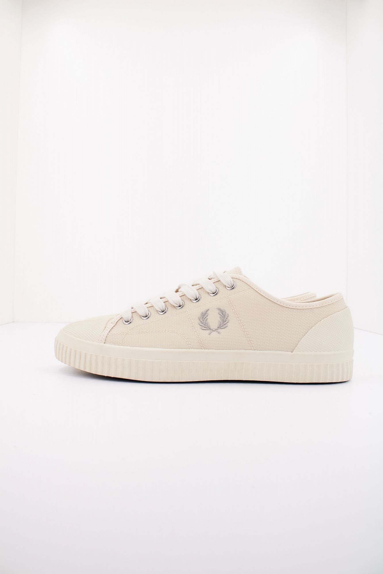 FRED PERRY HUGHES LOW TEXTURED en color BEIS (1)