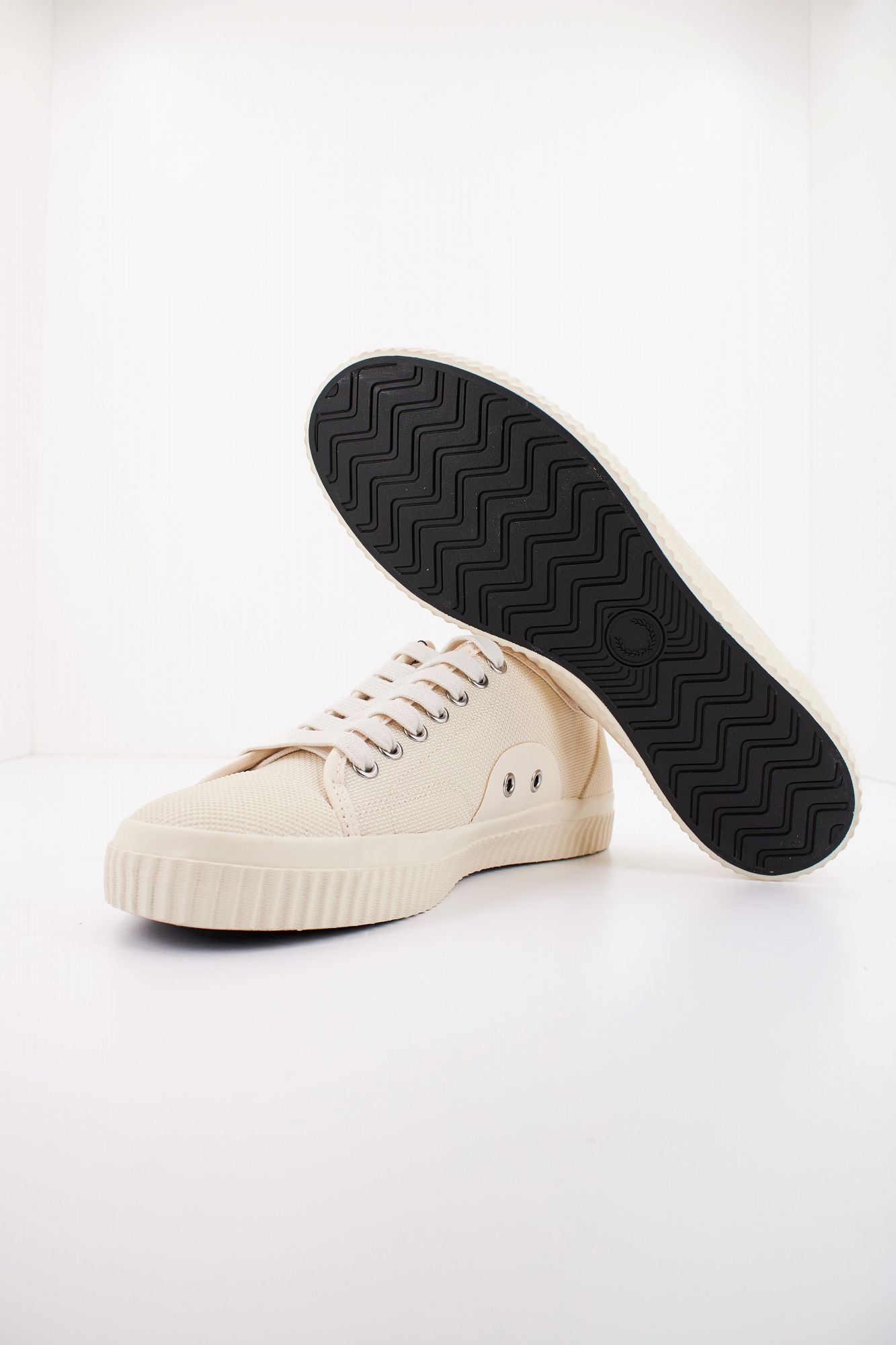 FRED PERRY HUGHES LOW TEXTURED en color BEIS (4)