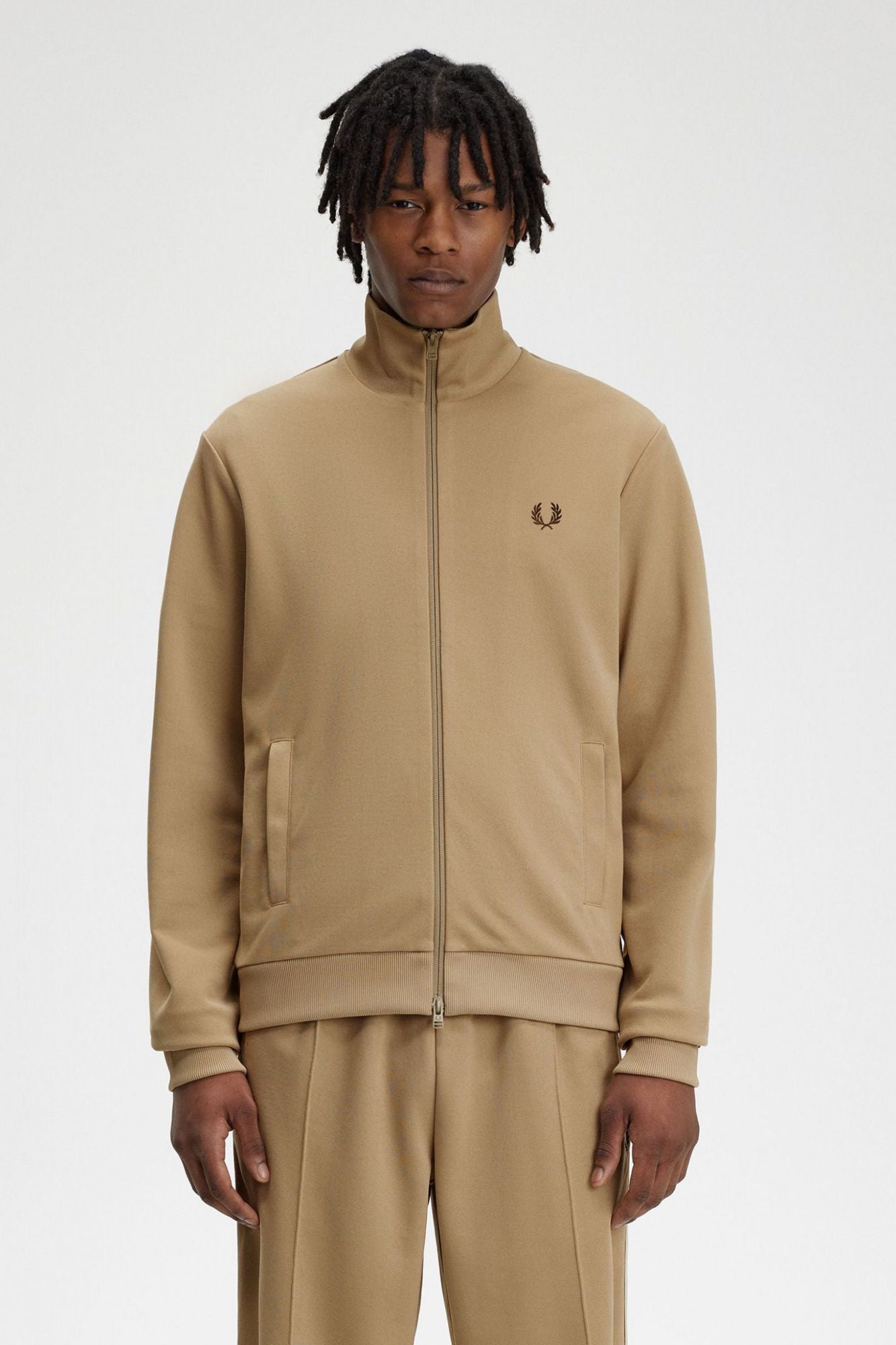 FRED PERRY TAPE DETAIL TRACK JACKET en color MARRON CLARO (1)