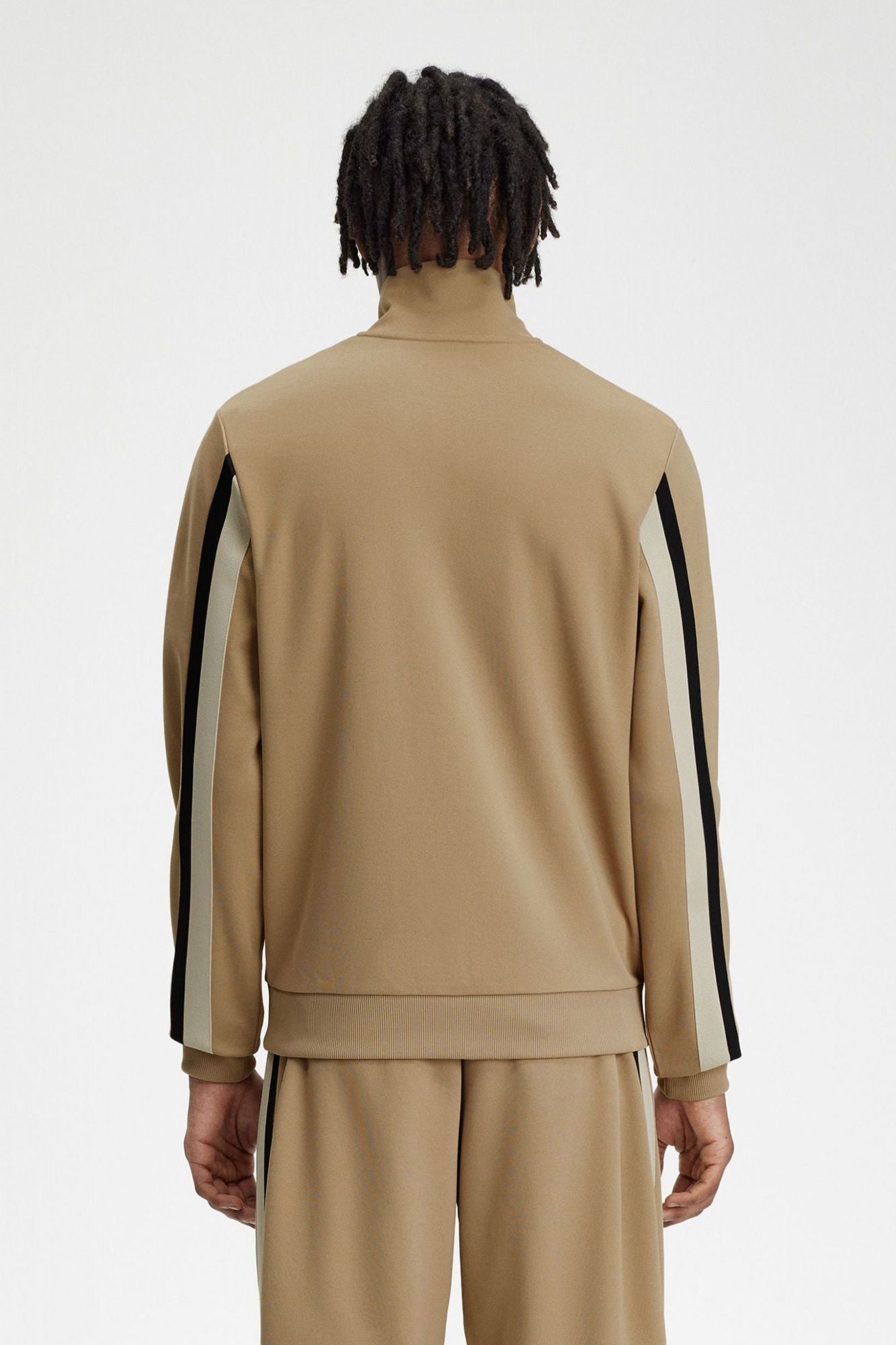 FRED PERRY TAPE DETAIL TRACK JACKET en color MARRON CLARO (4)