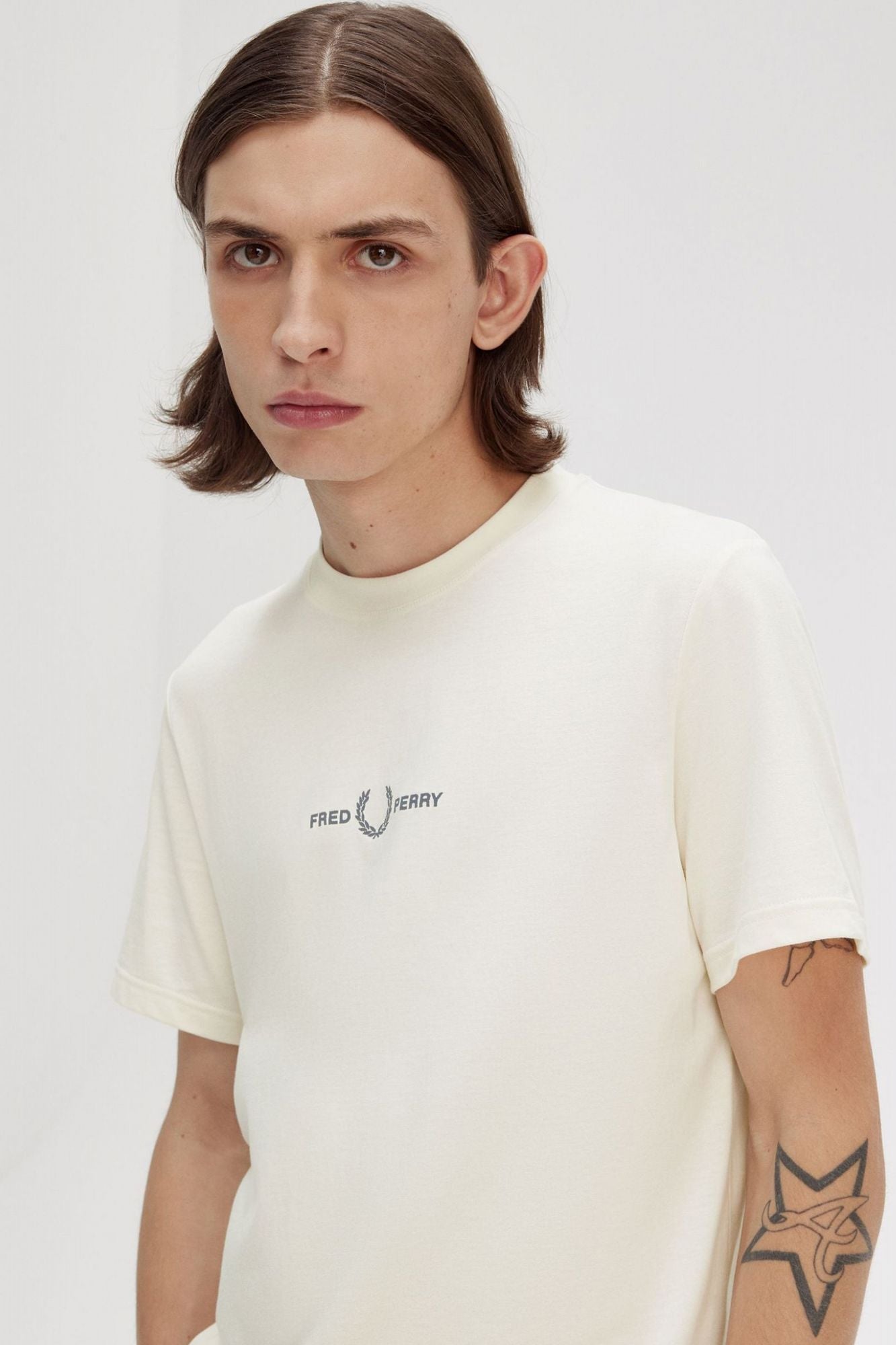 FRED PERRY EMBROIDERED T-SHIRT en color BEIS (4)