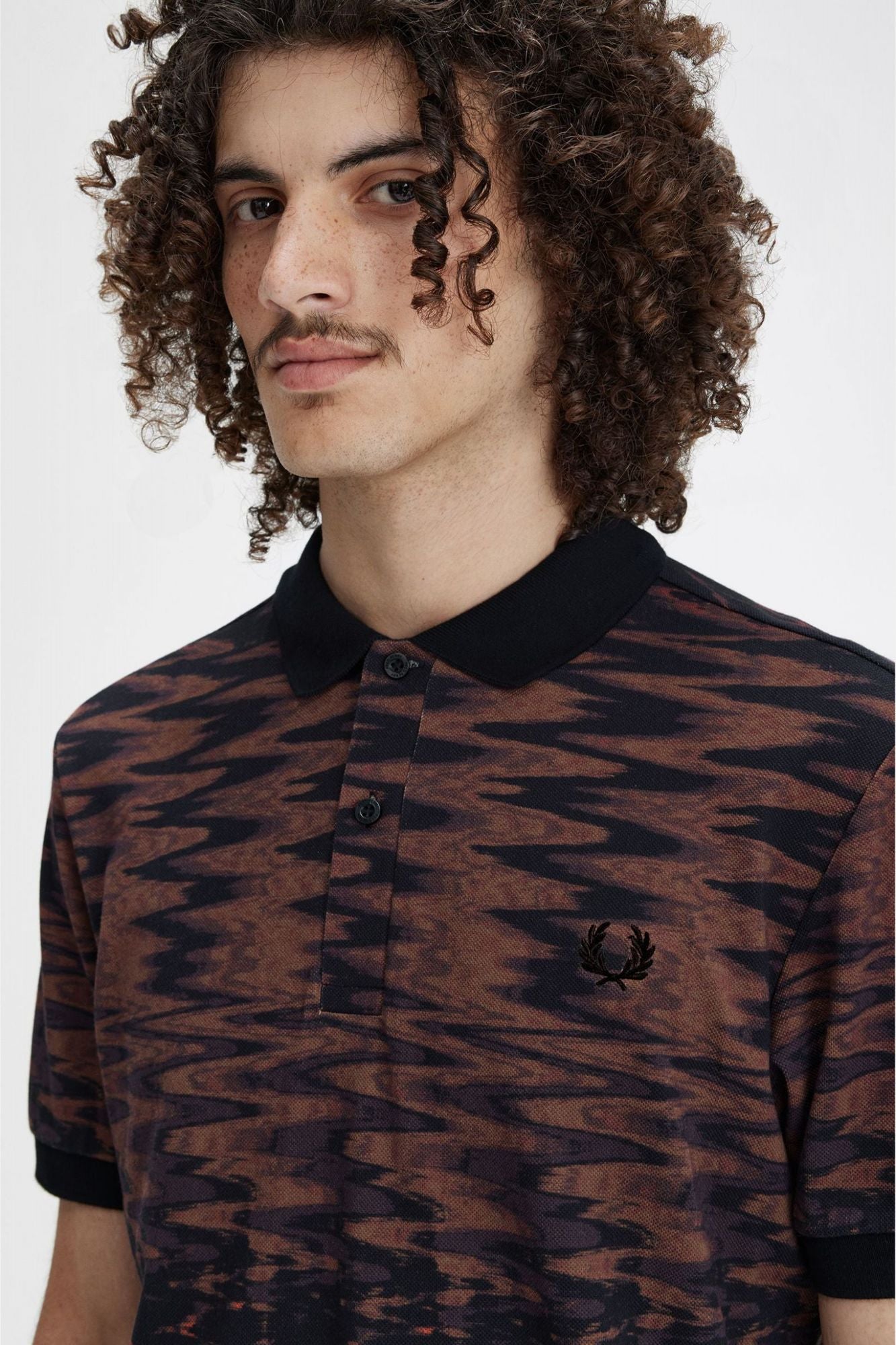 FRED PERRY WAVE GRAPHIC FP POLO SHIRT en color NEGRO (4)