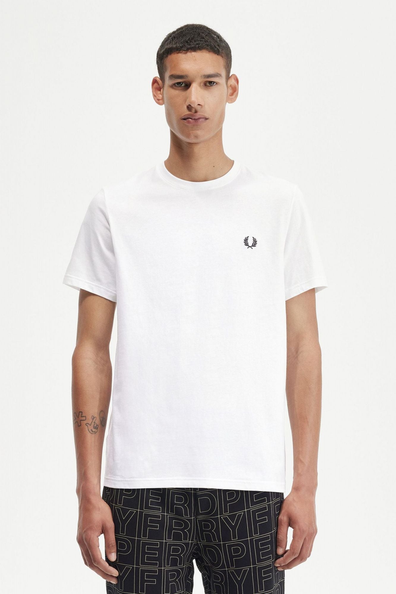 FRED PERRY LAUREL GRAPHIC en color BLANCO (1)