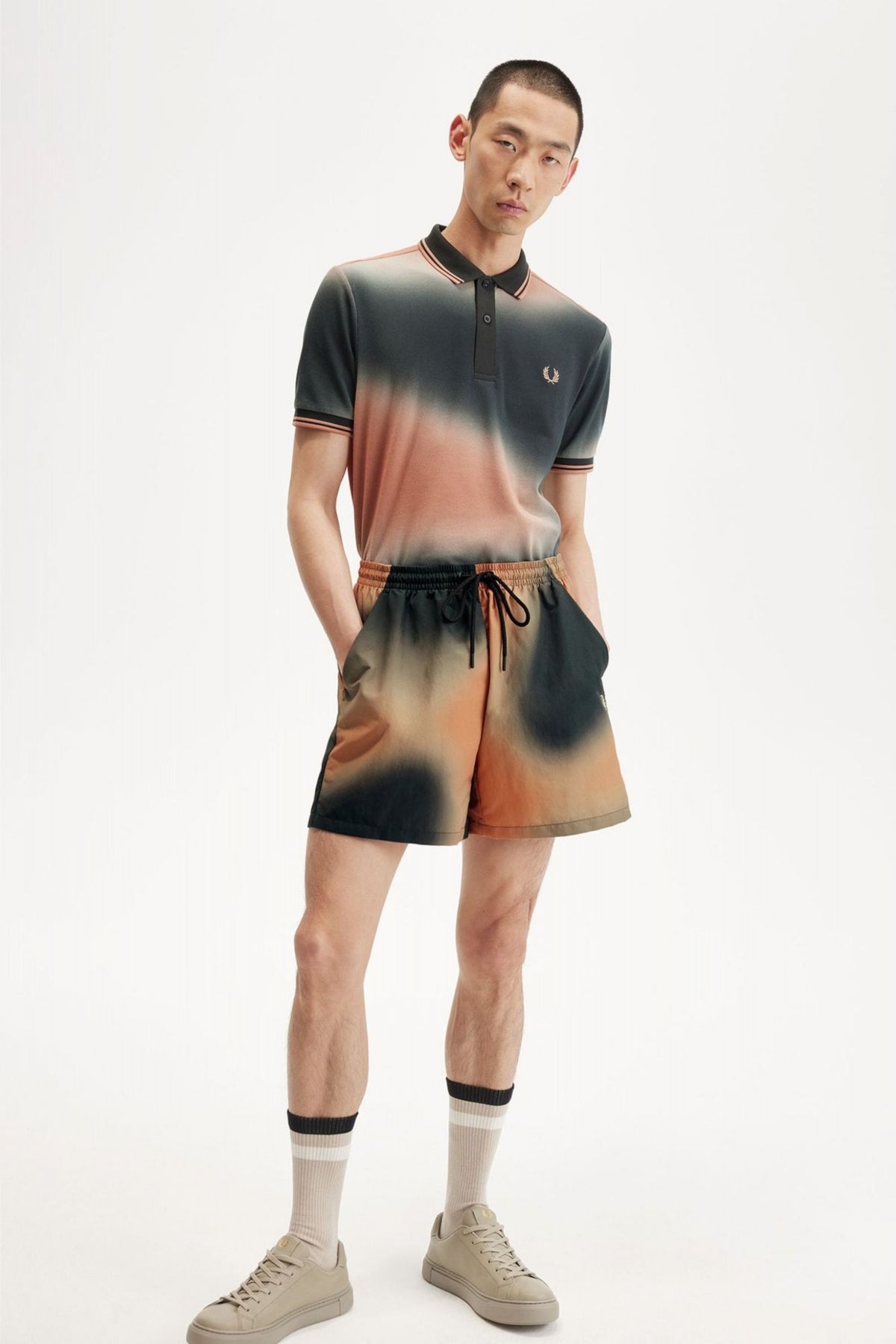 FRED PERRY PRINTED SHORT S7171FP en color NEGRO (4)