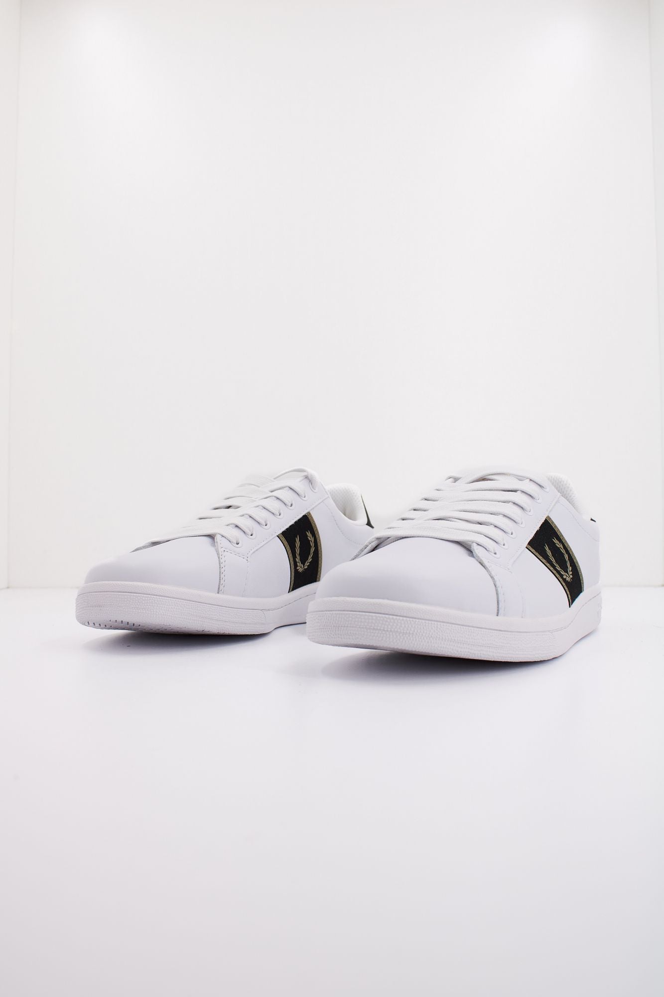 FRED PERRY B6304 en color BLANCO (2)