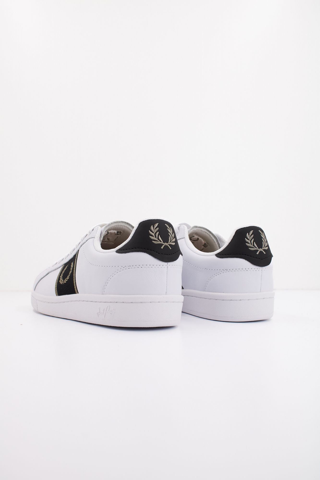 FRED PERRY B6304 en color BLANCO (3)