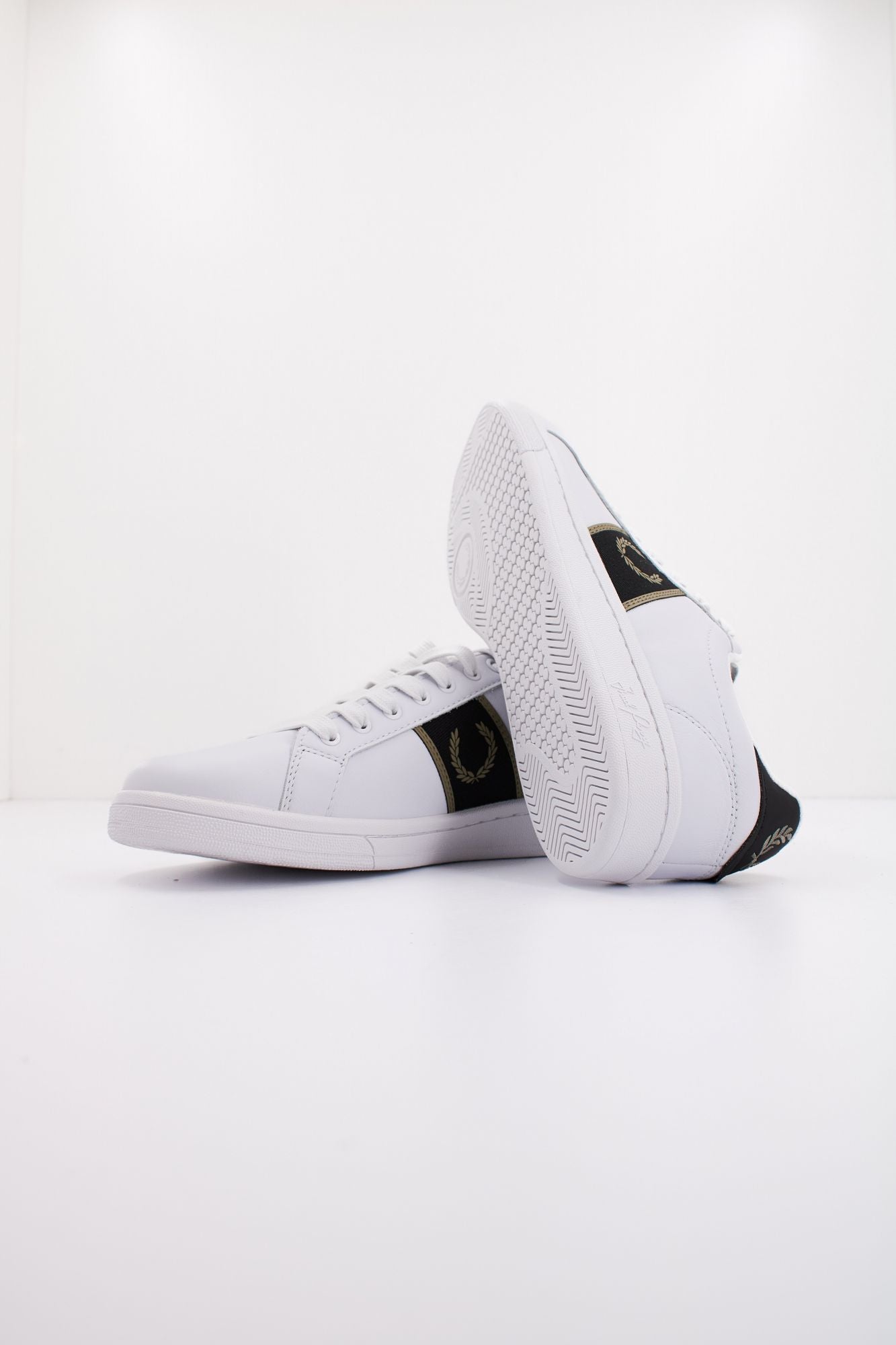 FRED PERRY B6304 en color BLANCO (4)