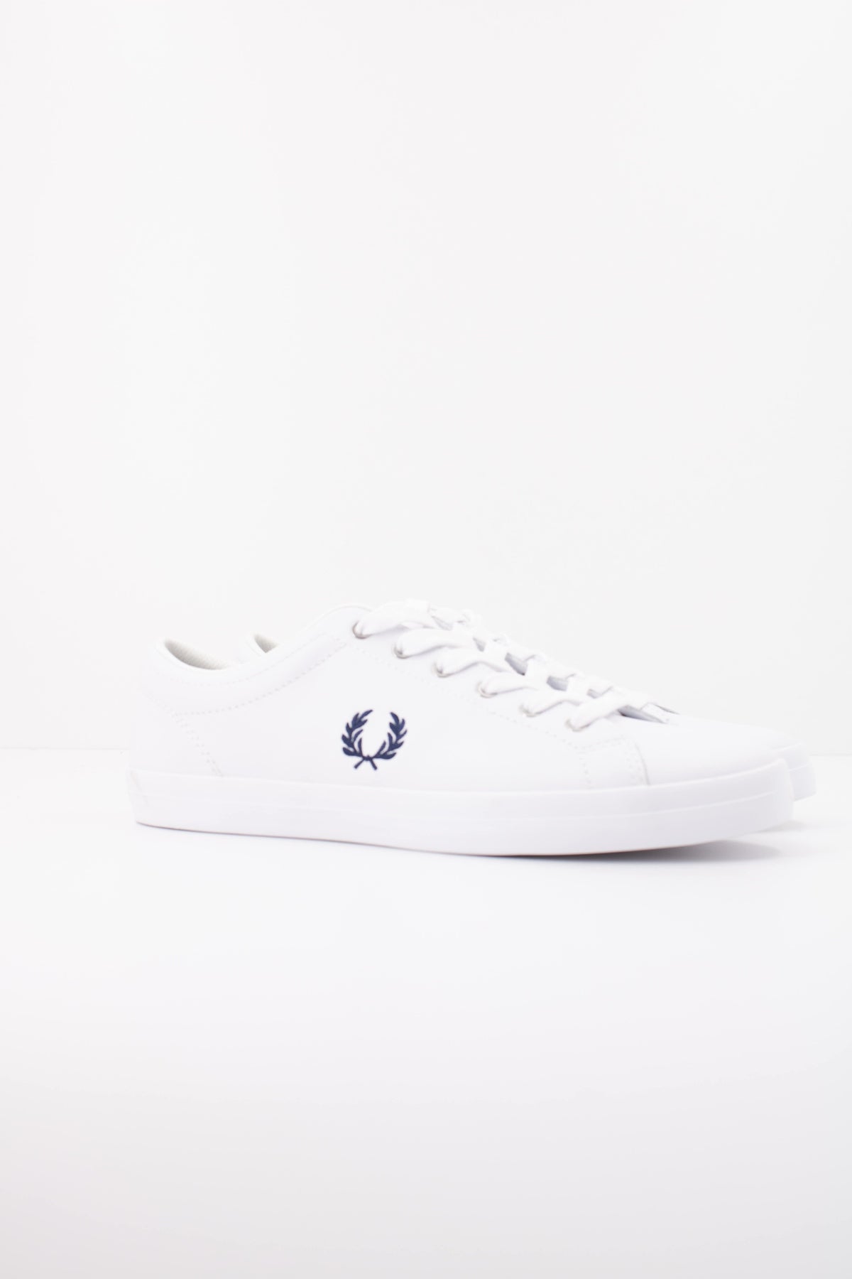 FRED PERRY BASELINE LEATHER en color BLANCO (2)