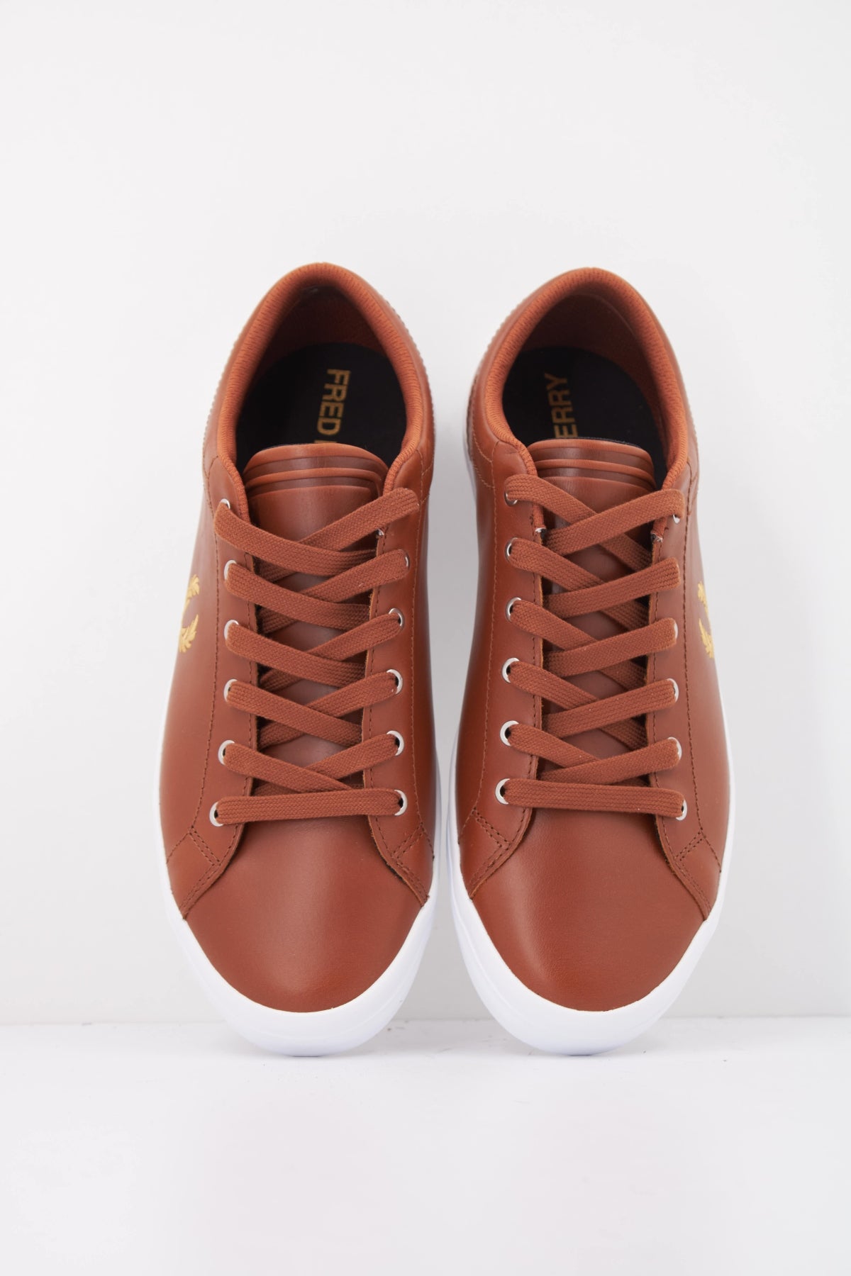 FRED PERRY BASELINE LEATHER en color MARRON (3)
