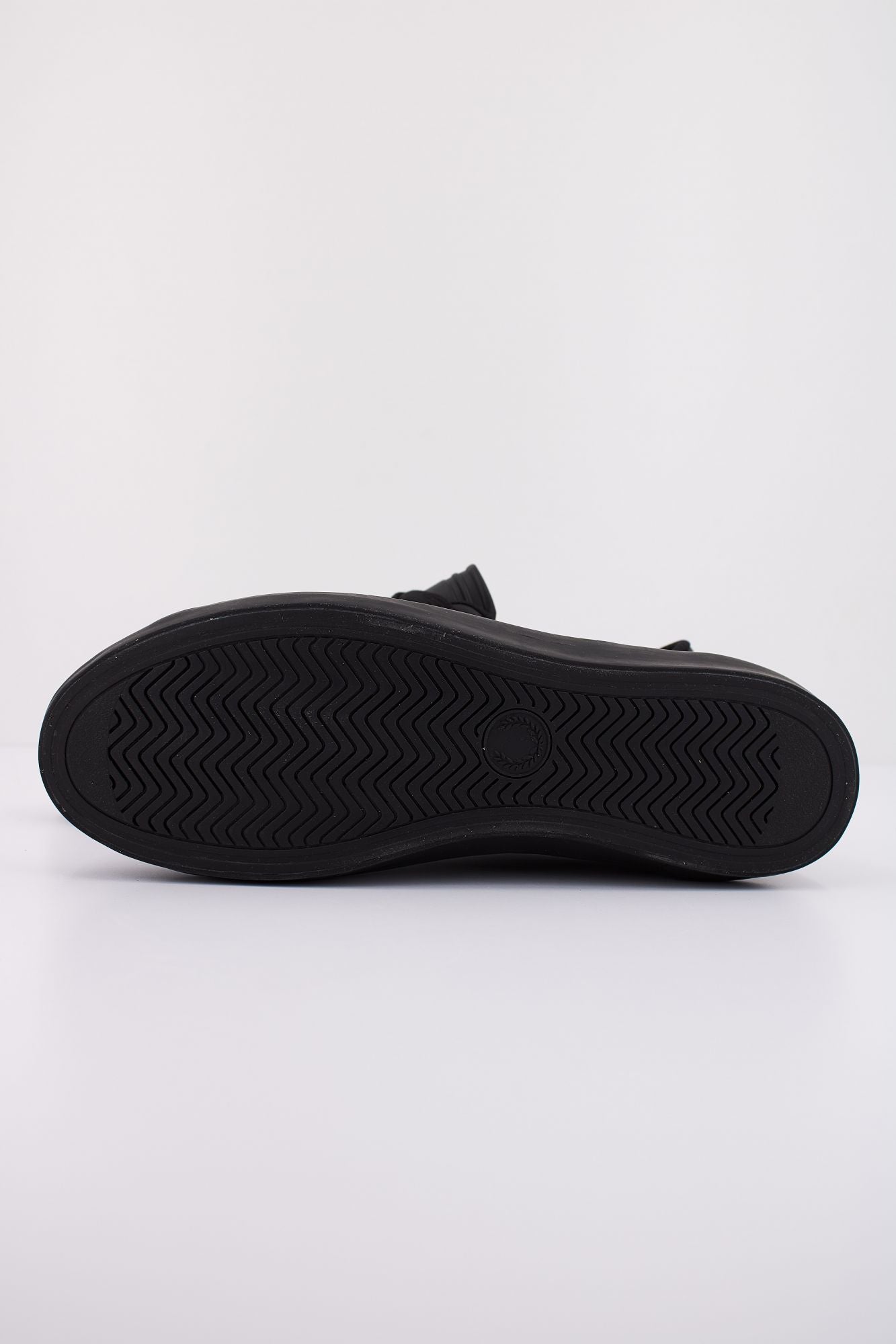 FRED PERRY BASELINE LEATHER en color NEGRO (5)
