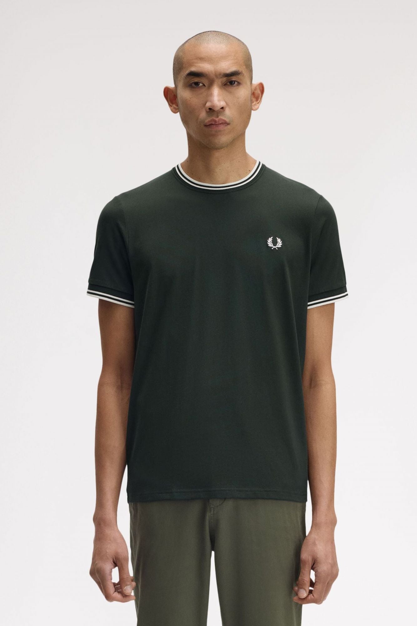 FRED PERRY TWIN TIPPED T-SHIRT en color VERDE (1)