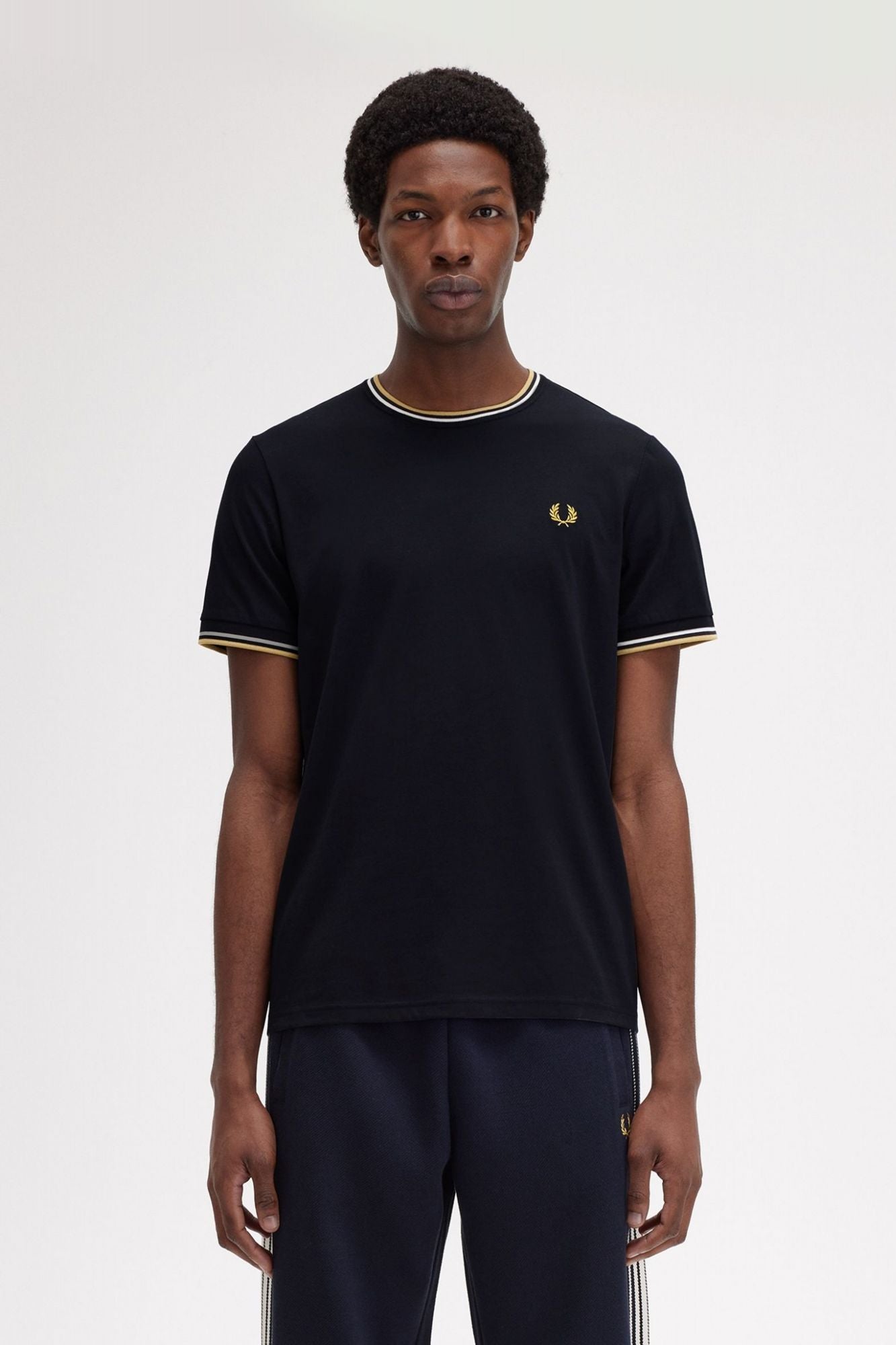 FRED PERRY TWIN TIPPED T-SHIRT en color AZUL (1)