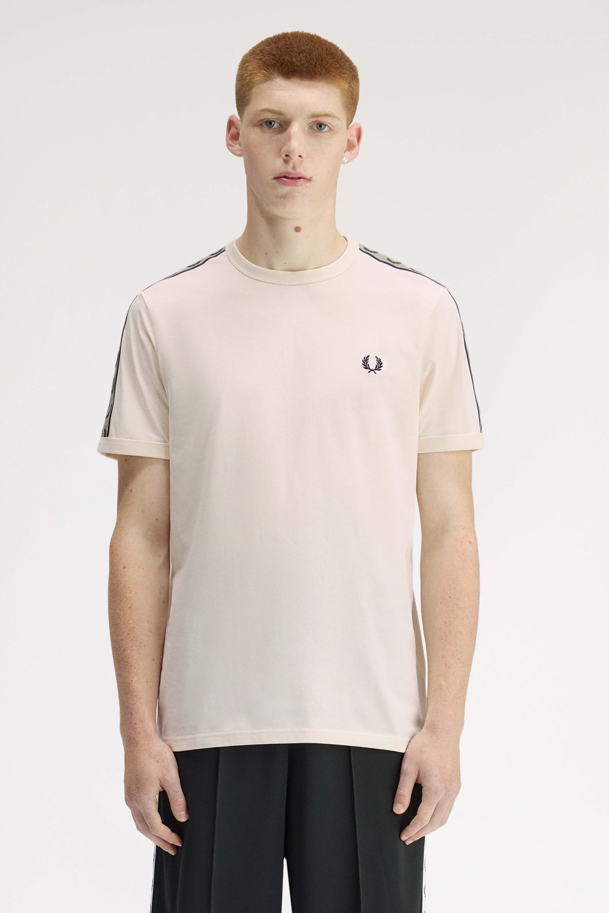 FRED PERRY CONTRAST TAPE RINGER T-SHIR en color BLANCO (1)