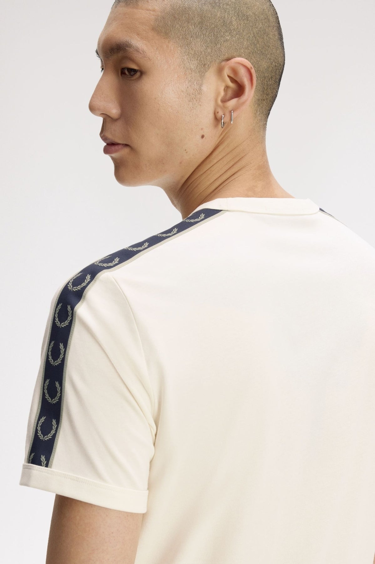 FRED PERRY M4613FP CONTRAST TAPE RINGER en color (4)