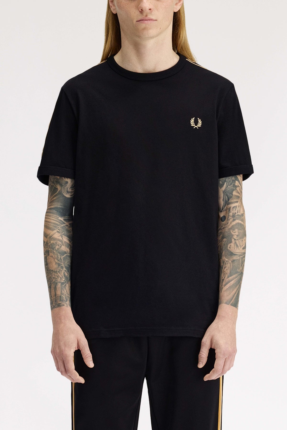 FRED PERRY CONTRAST TAPE RINGER T-SHIR en color NEGRO (1)
