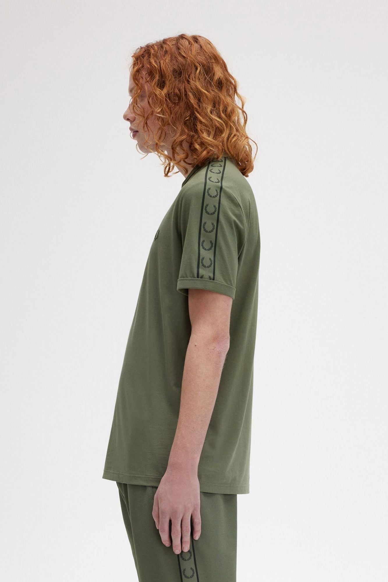 FRED PERRY CONTRAST TAPE RINGER T-SHIR en color VERDE (3)