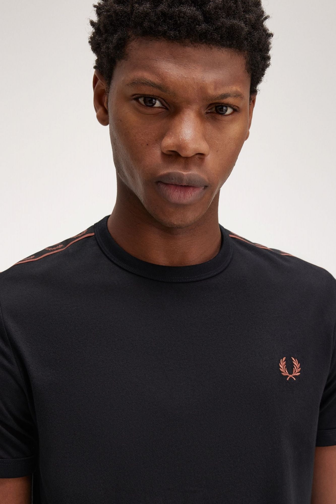 FRED PERRY M4613FP en color NEGRO (3)