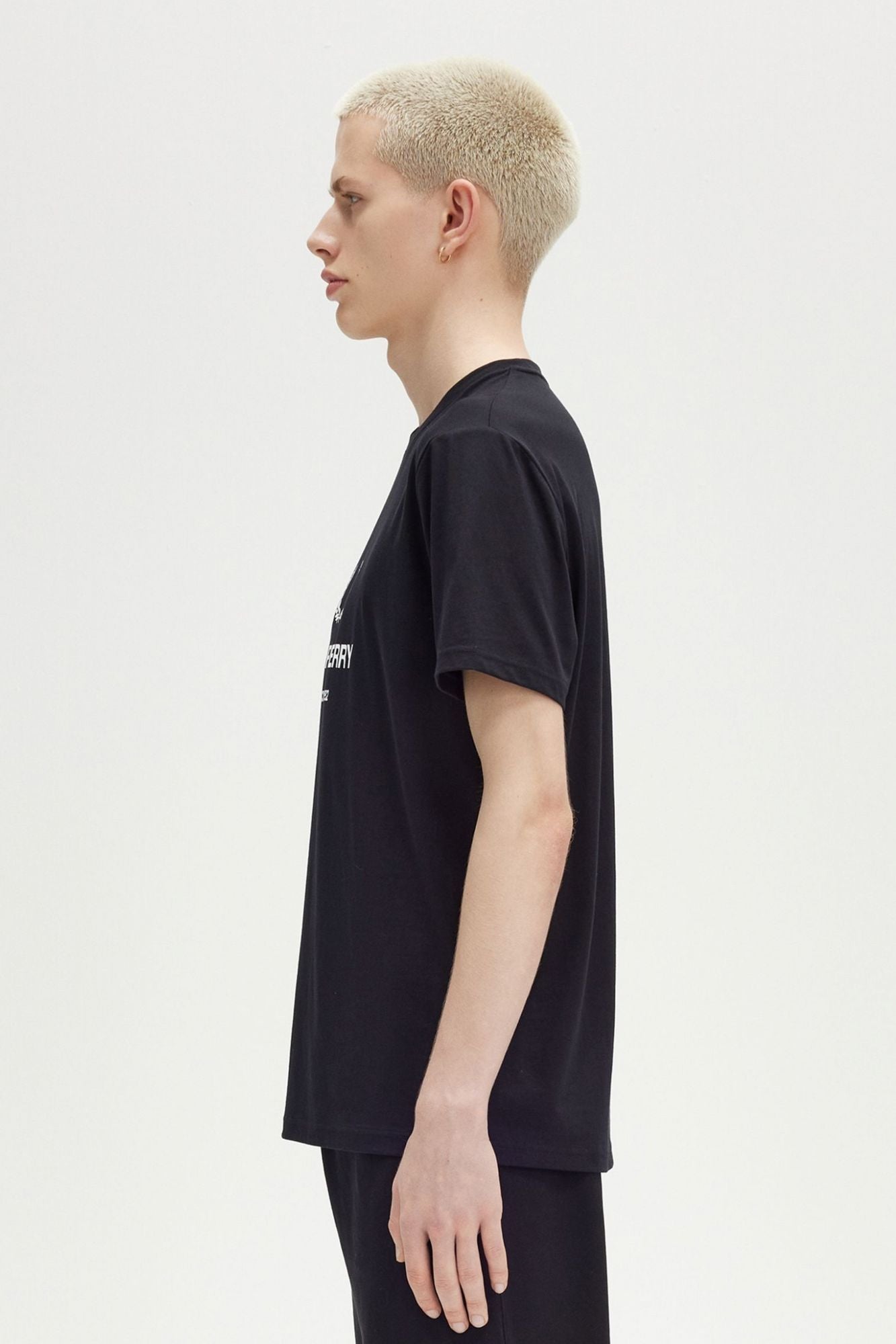 FRED PERRY M8588FP en color NEGRO (4)