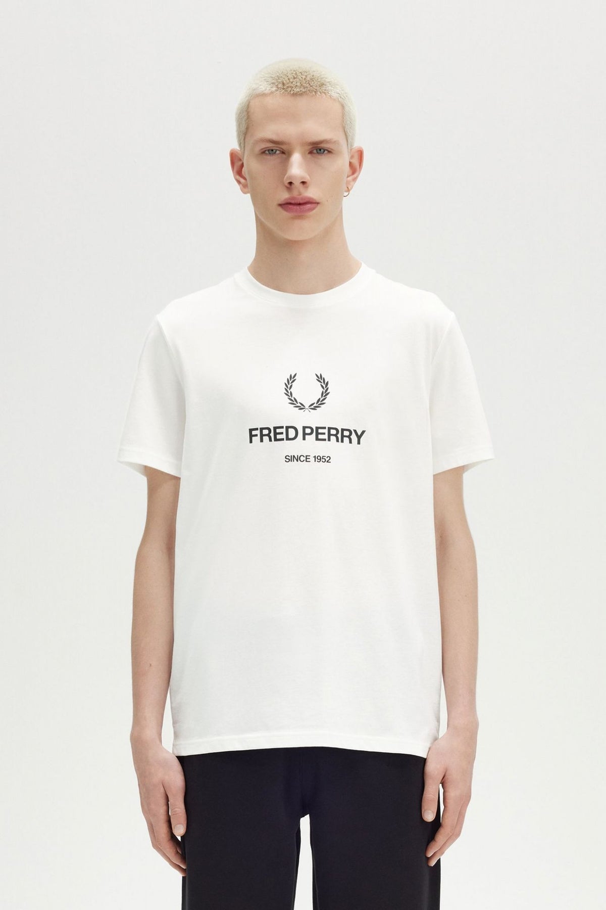FRED PERRY GRAPHIC T-SHIRT M8588FP en color BLANCO (1)