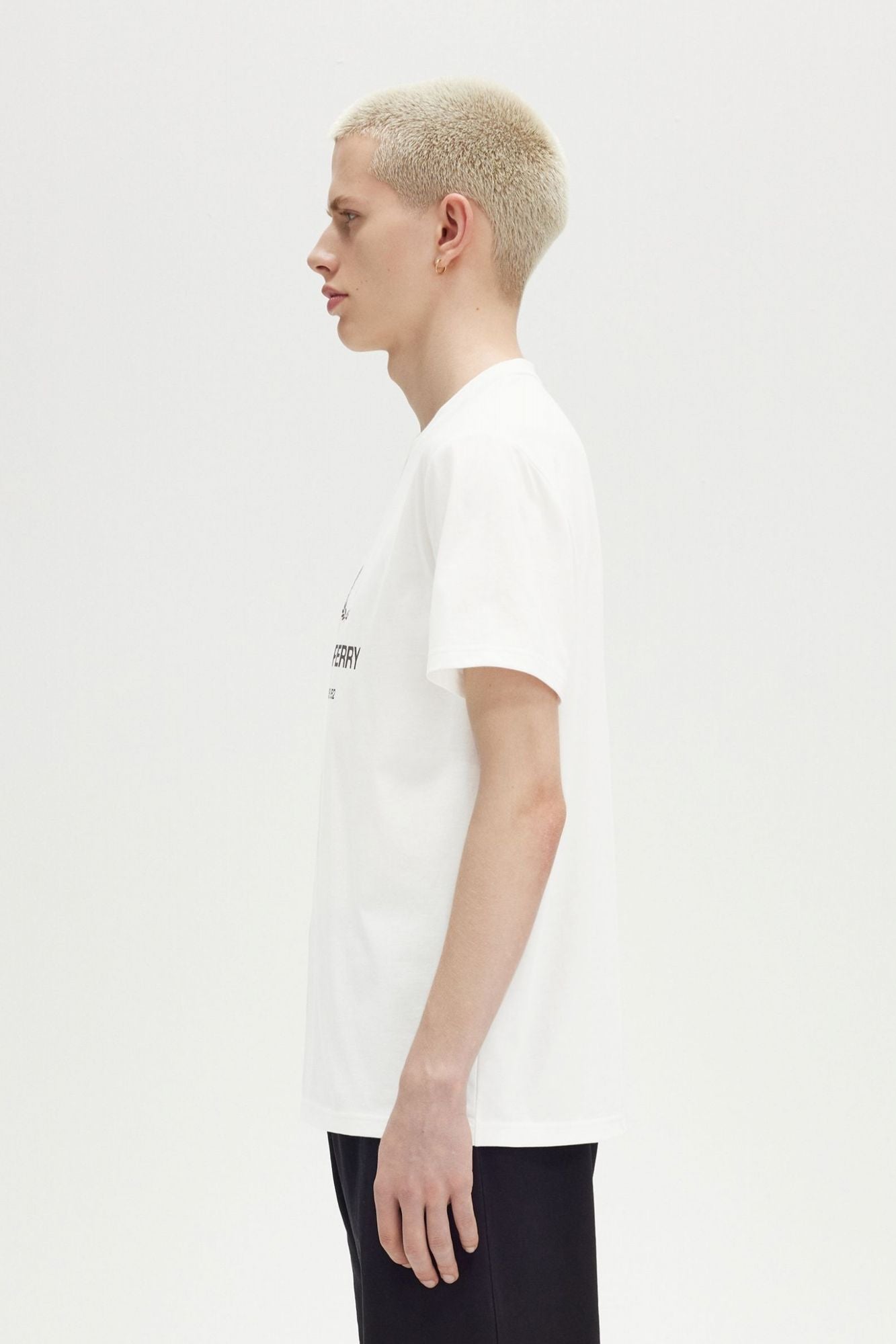 FRED PERRY GRAPHIC T-SHIRT en color BLANCO (3)